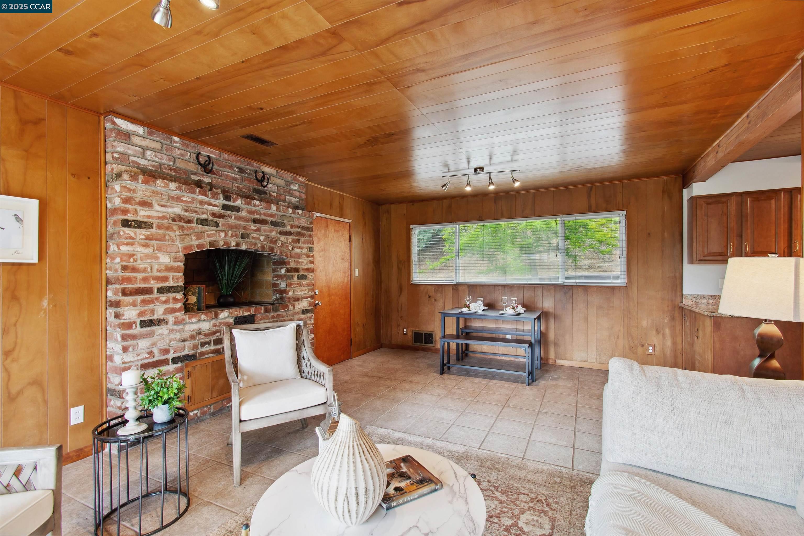 1810 Meadow Lane