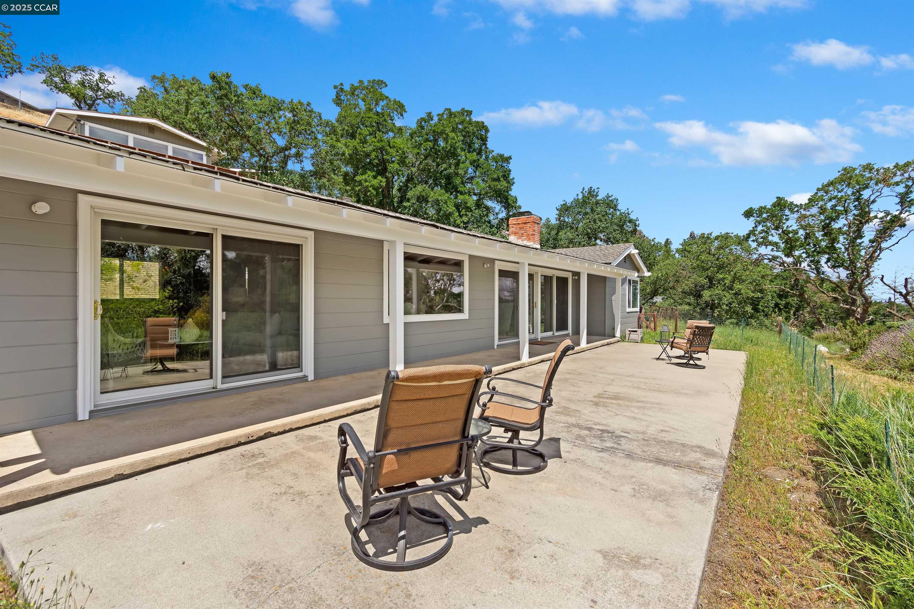 1810 Meadow Lane