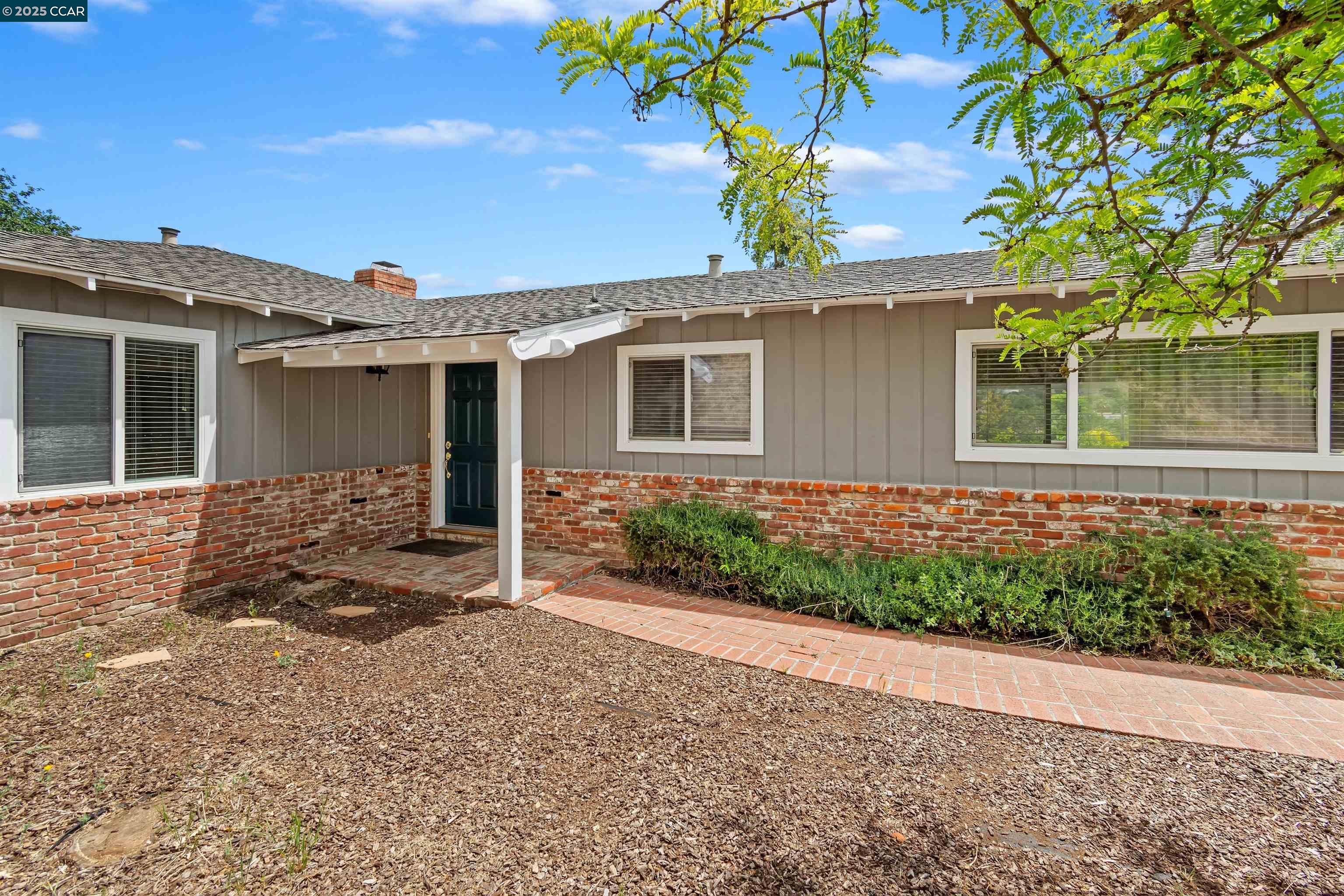 1810 Meadow Lane