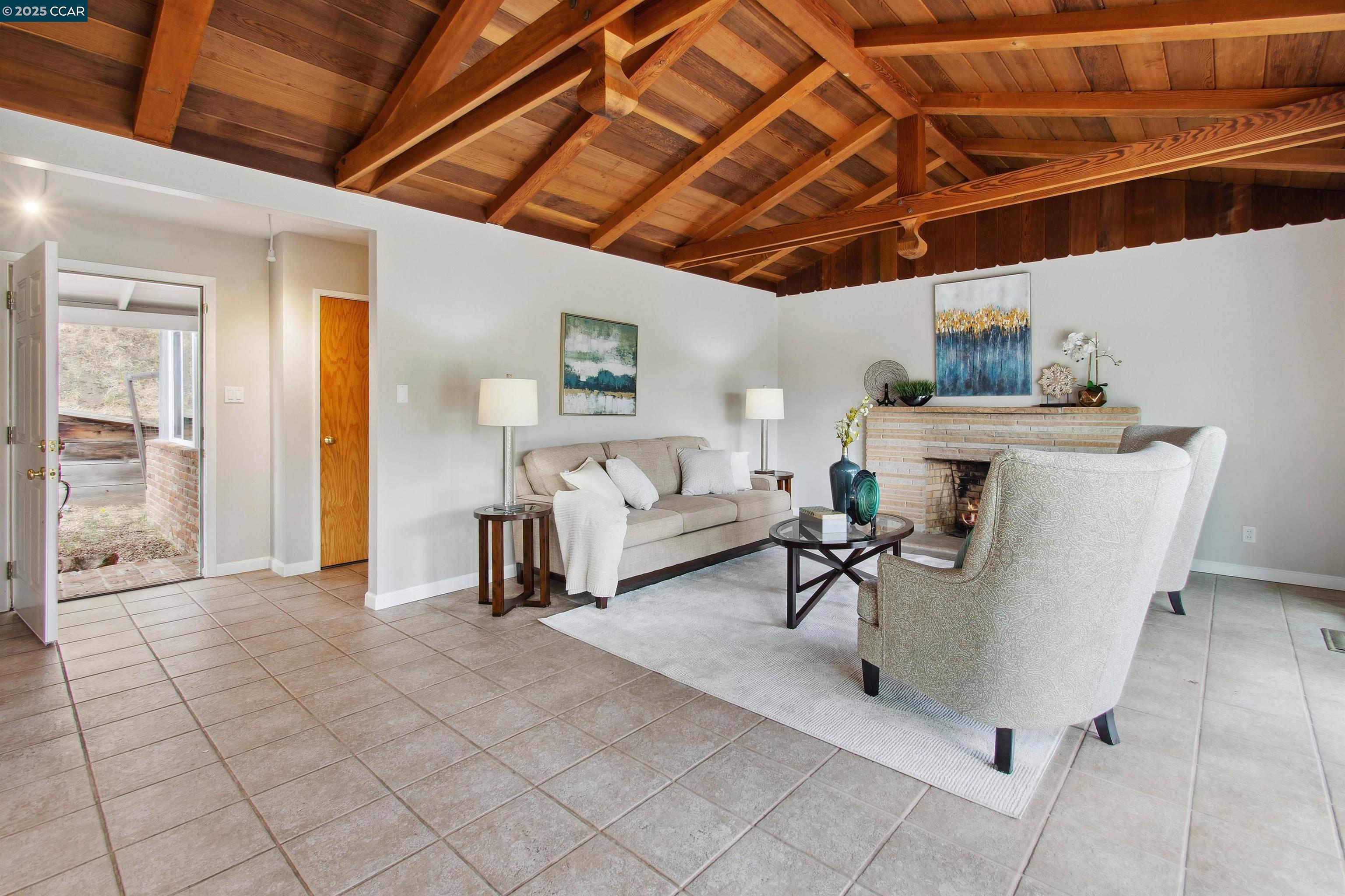 1810 Meadow Lane