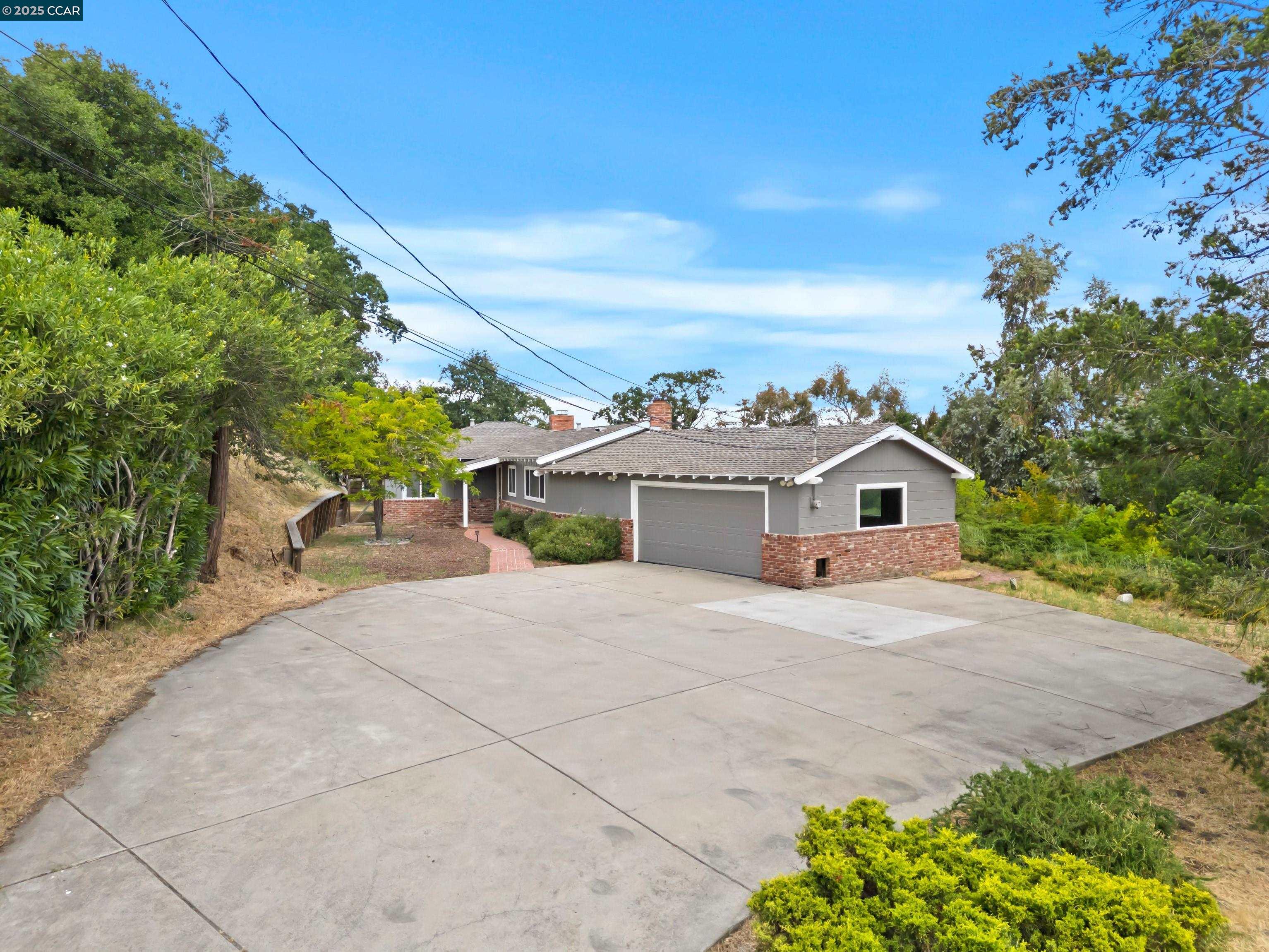 1810 Meadow Lane