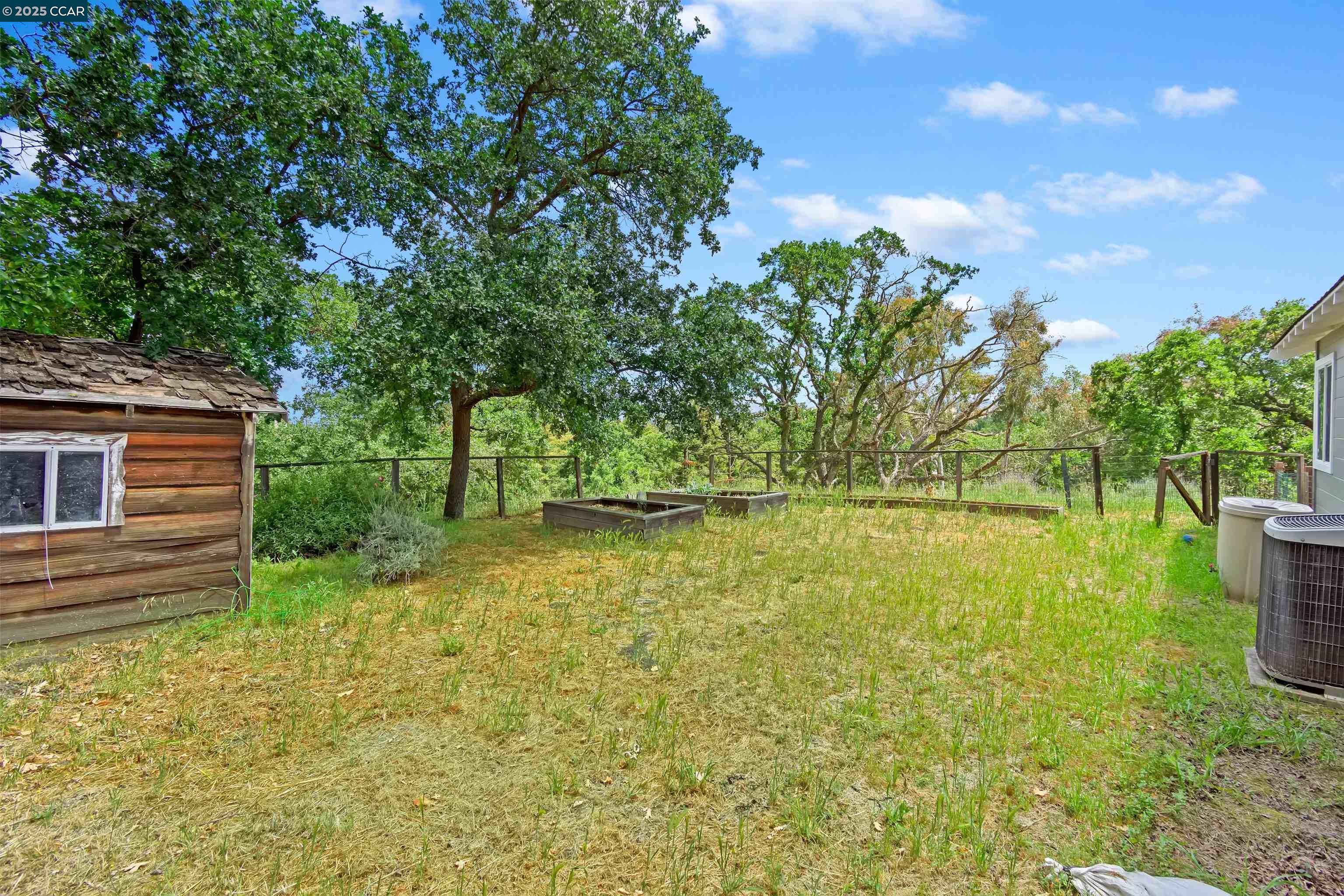 1810 Meadow Lane