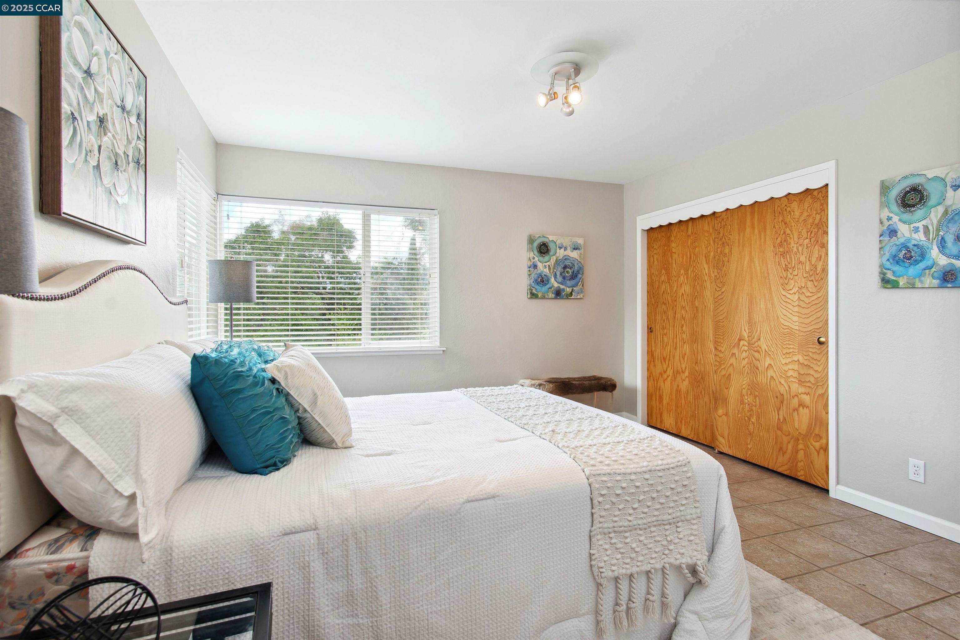 1810 Meadow Lane