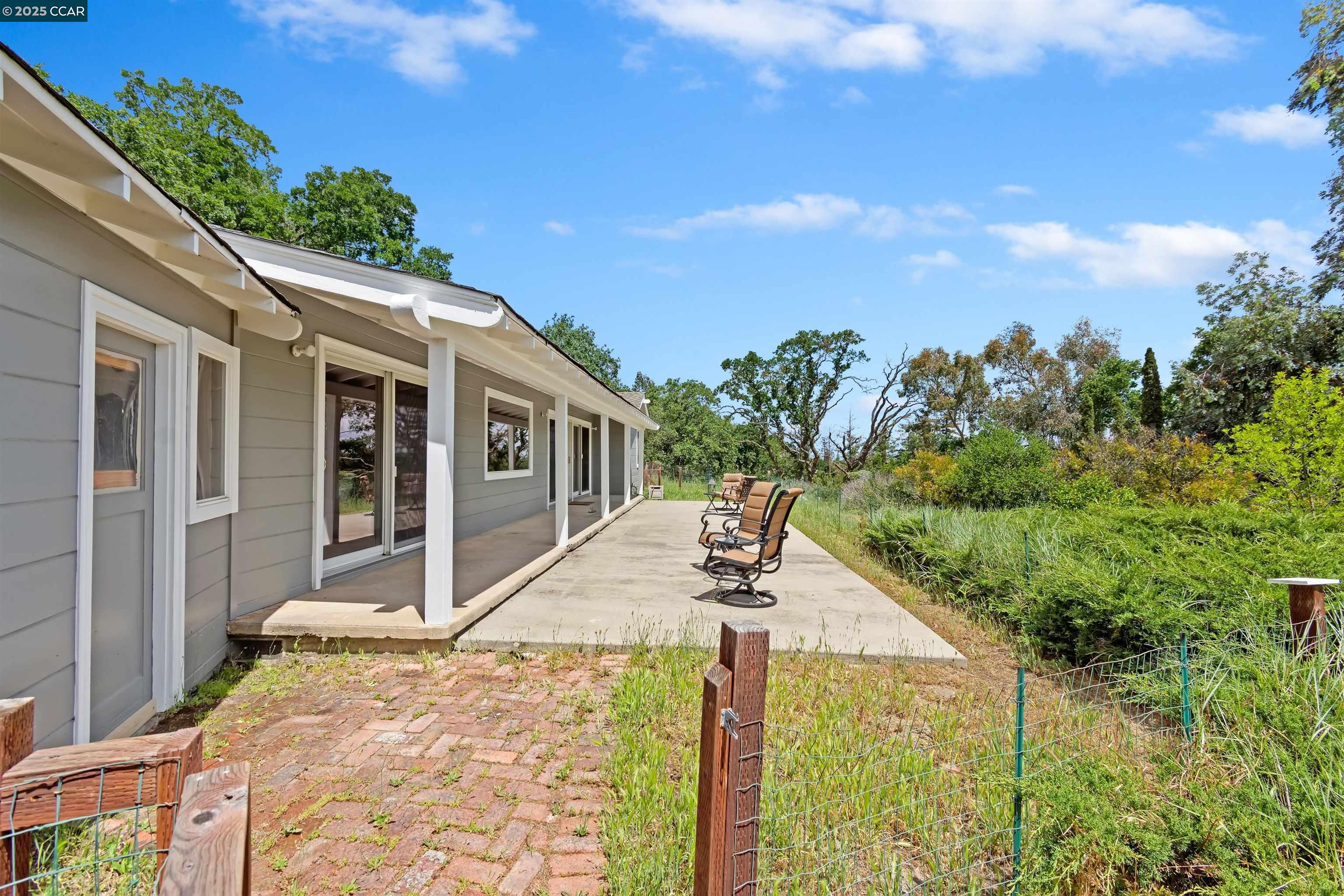 1810 Meadow Lane