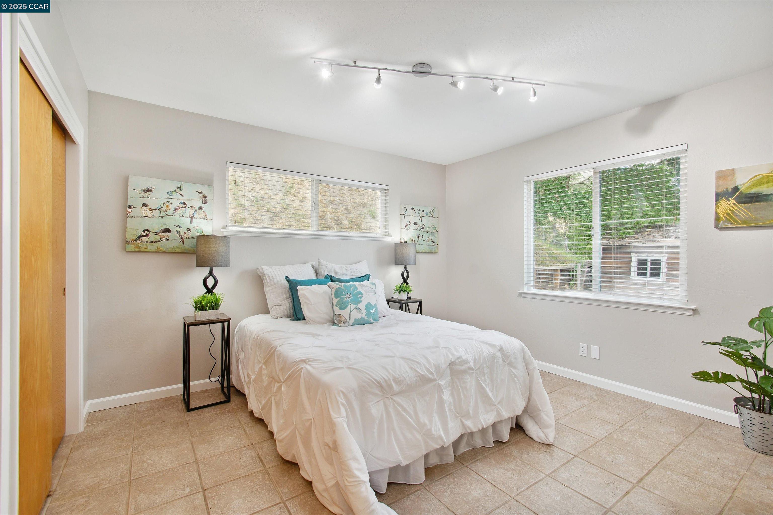 1810 Meadow Lane