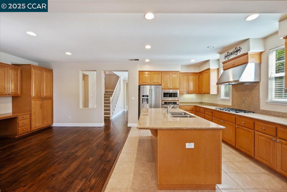 2901 Embleton Ln