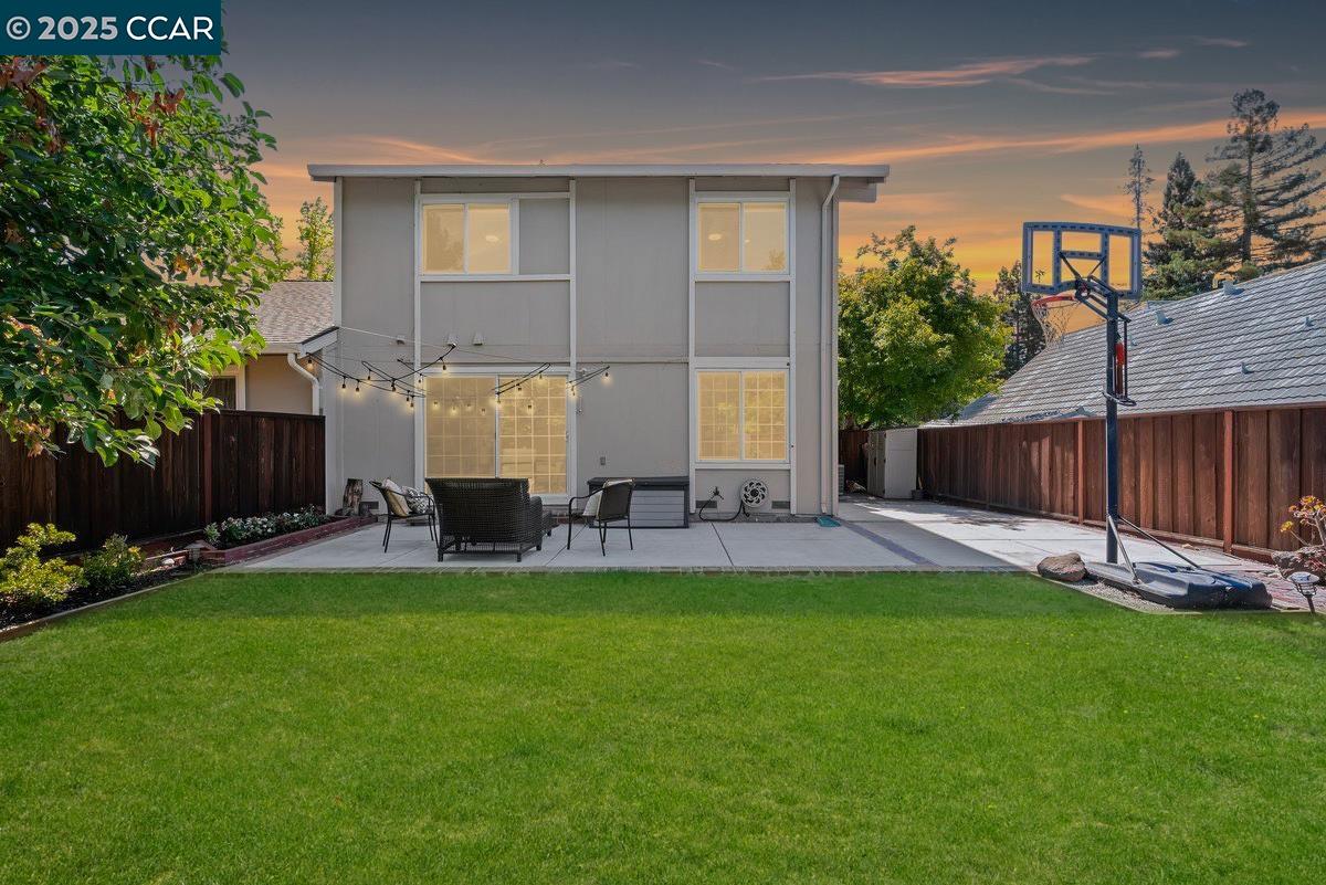 33 Leeds Ct E