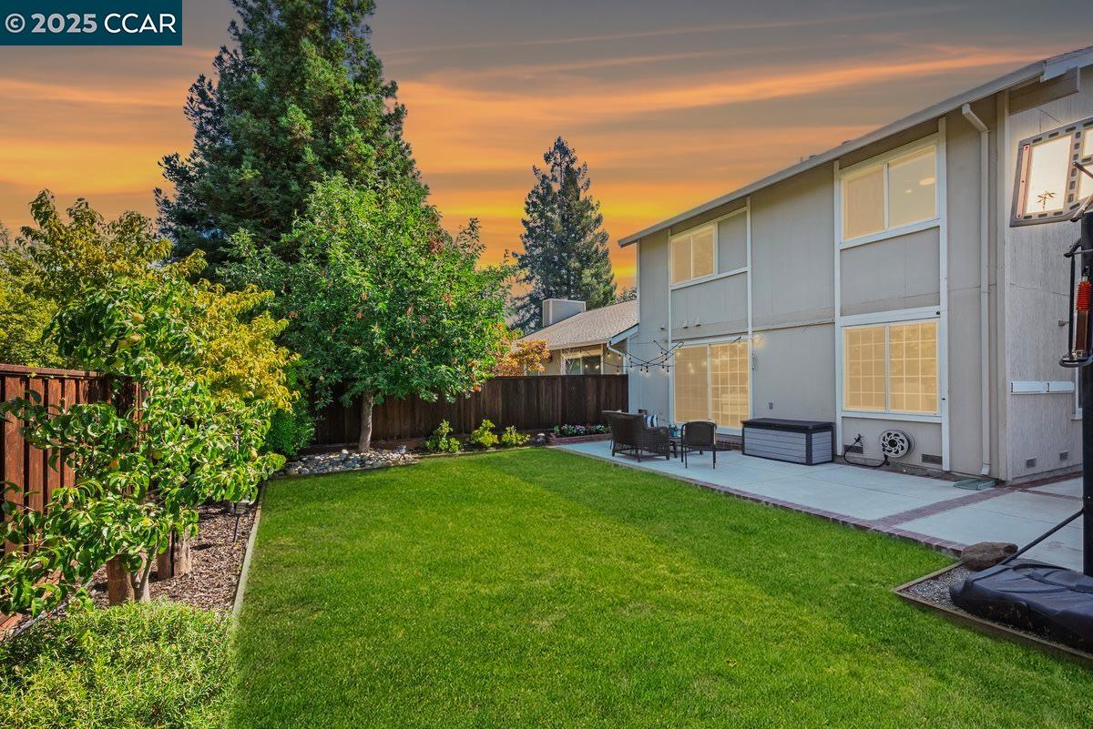 33 Leeds Ct E