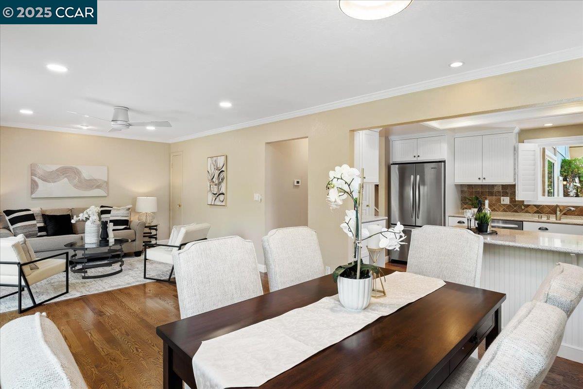 33 Leeds Ct E