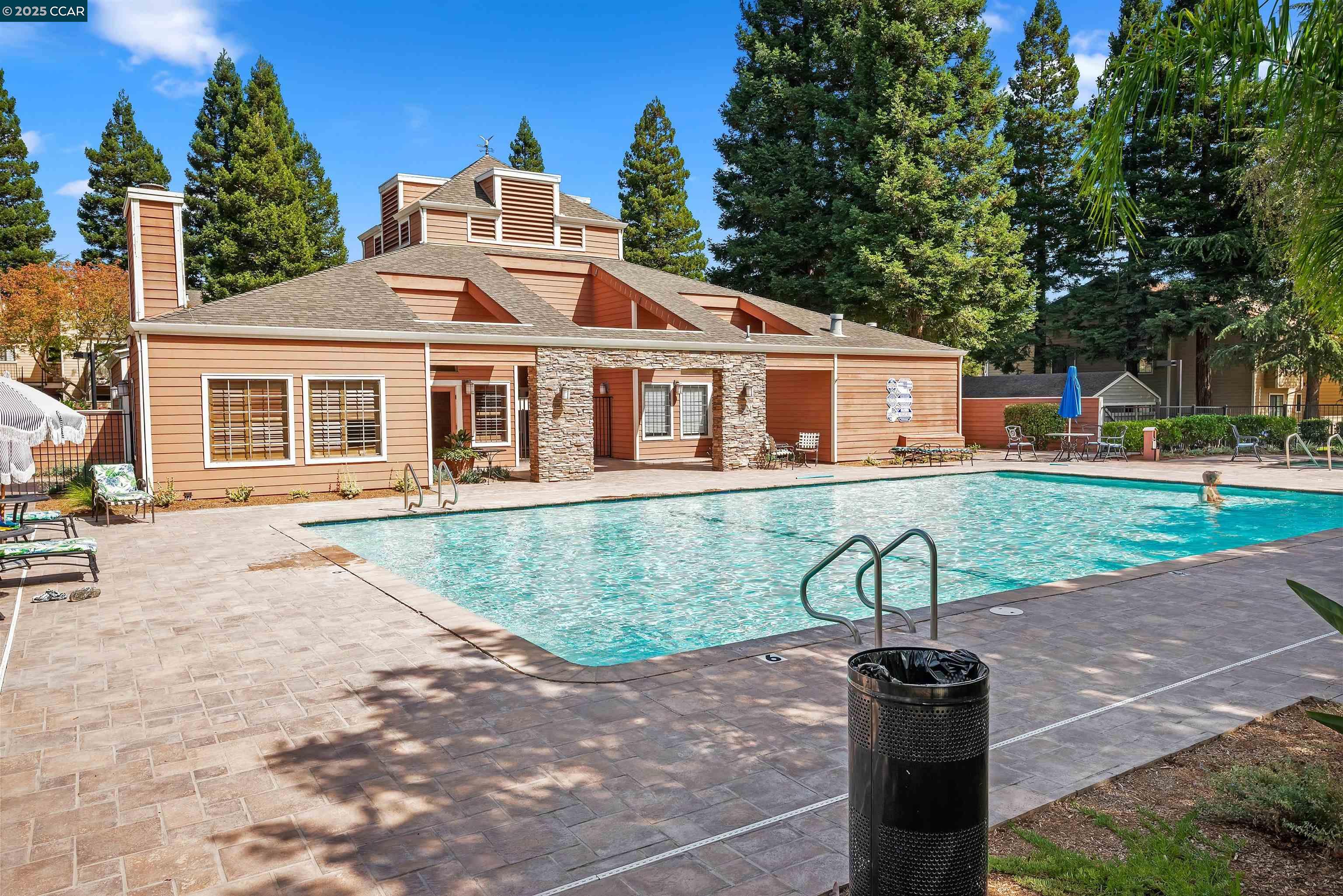 332 Eastridge Dr