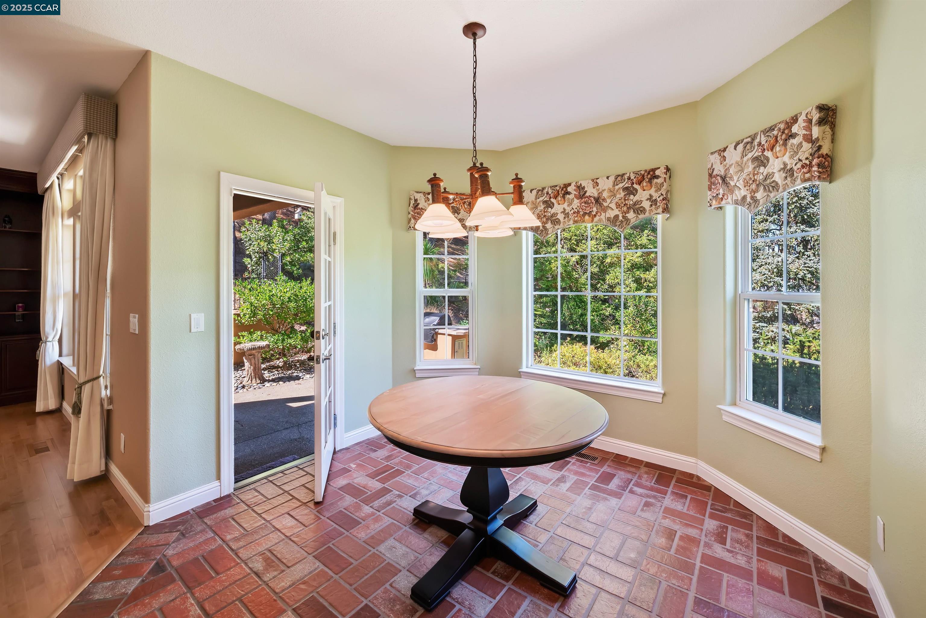 20 Oak Crest Lane