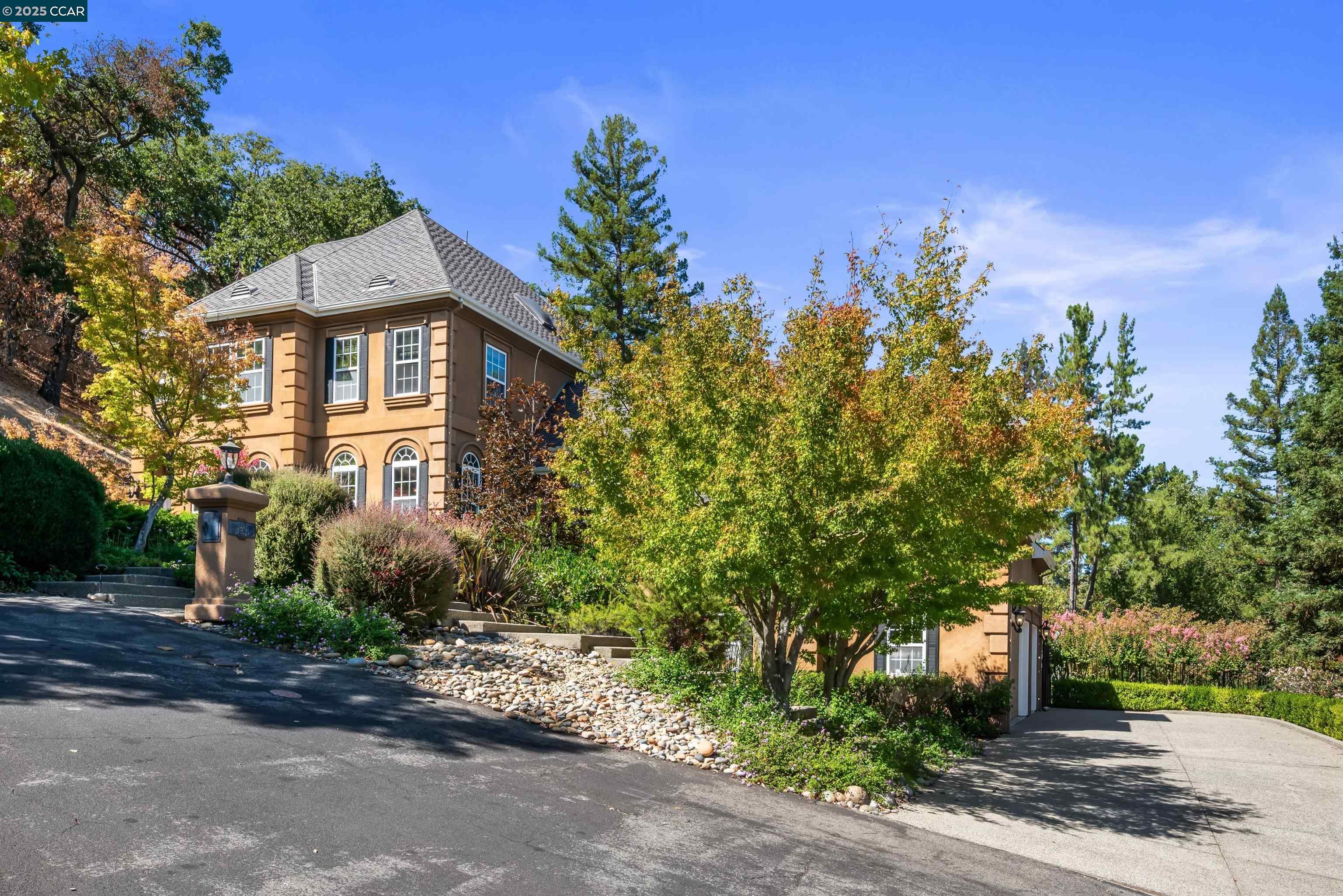 20 Oak Crest Lane