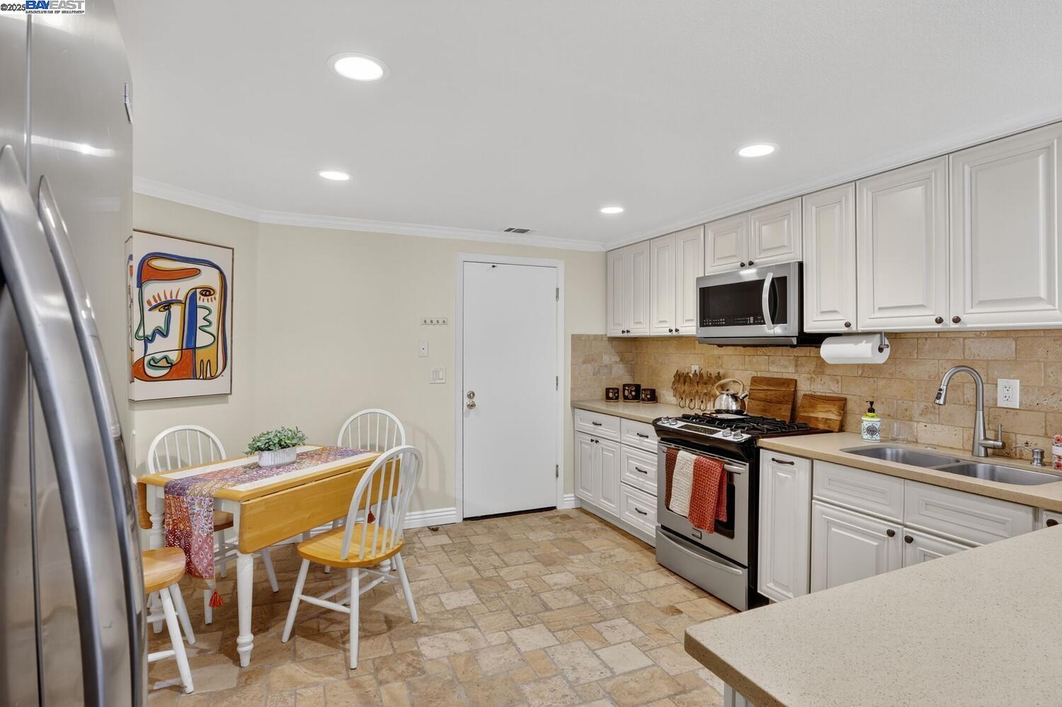 214 Bellflower Dr