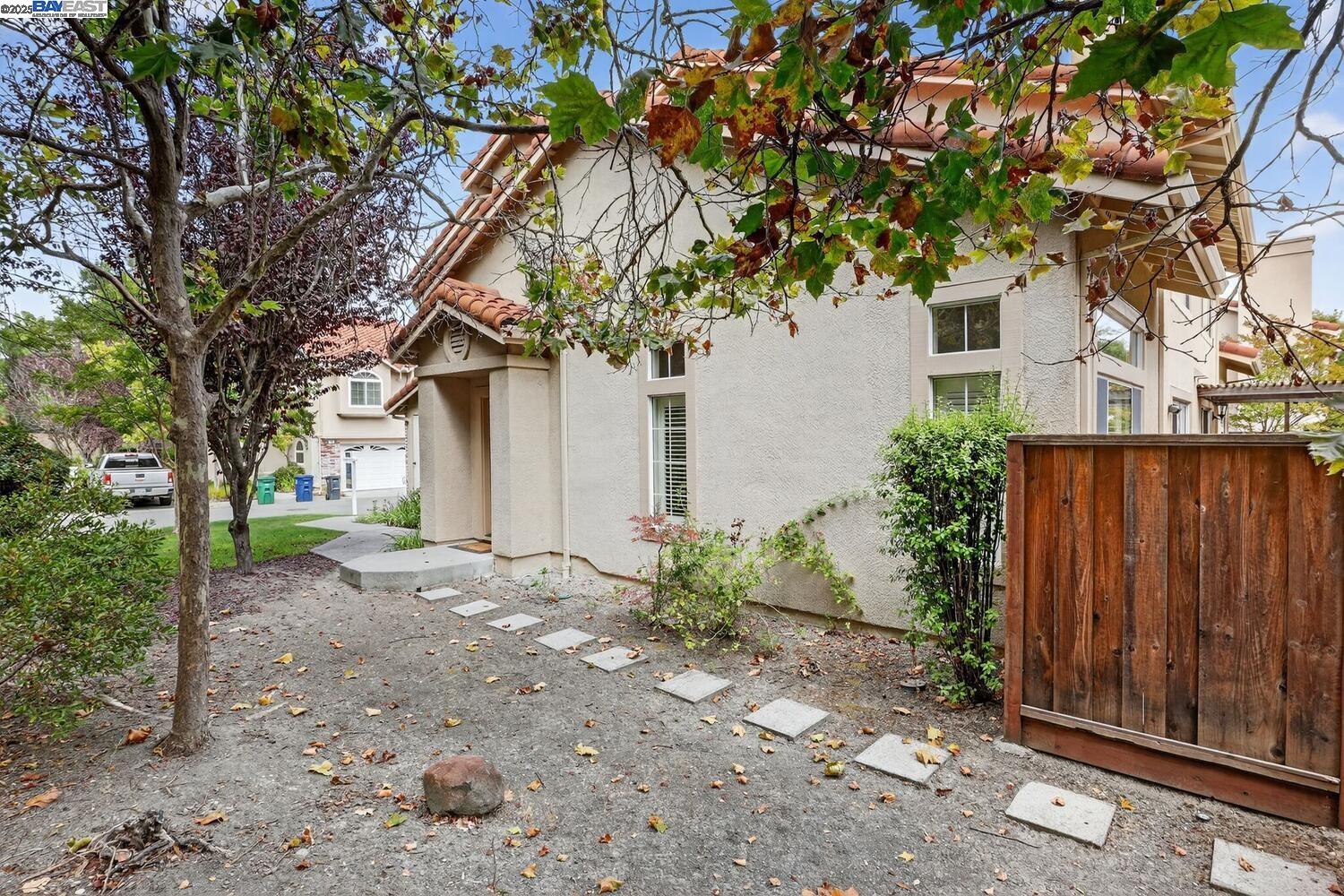 214 Bellflower Dr