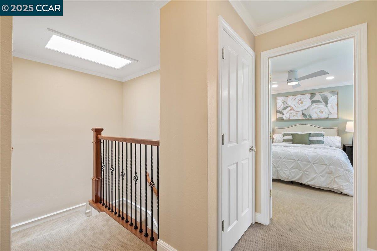 33 Leeds Ct E