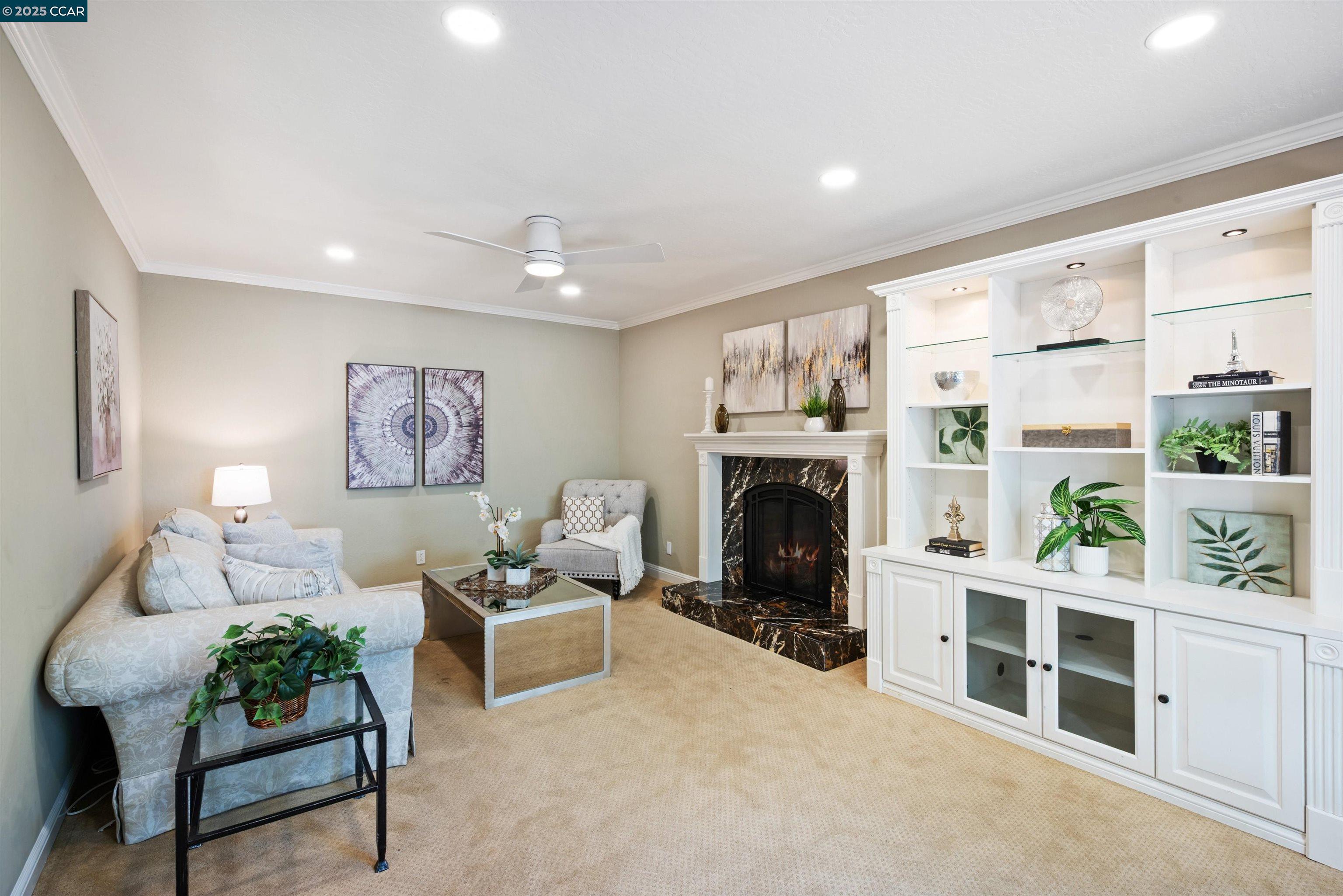 33 Leeds Ct E