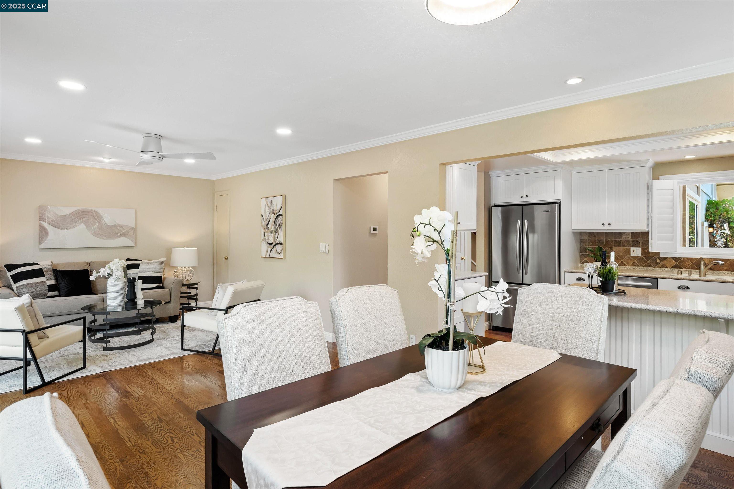 33 Leeds Ct E