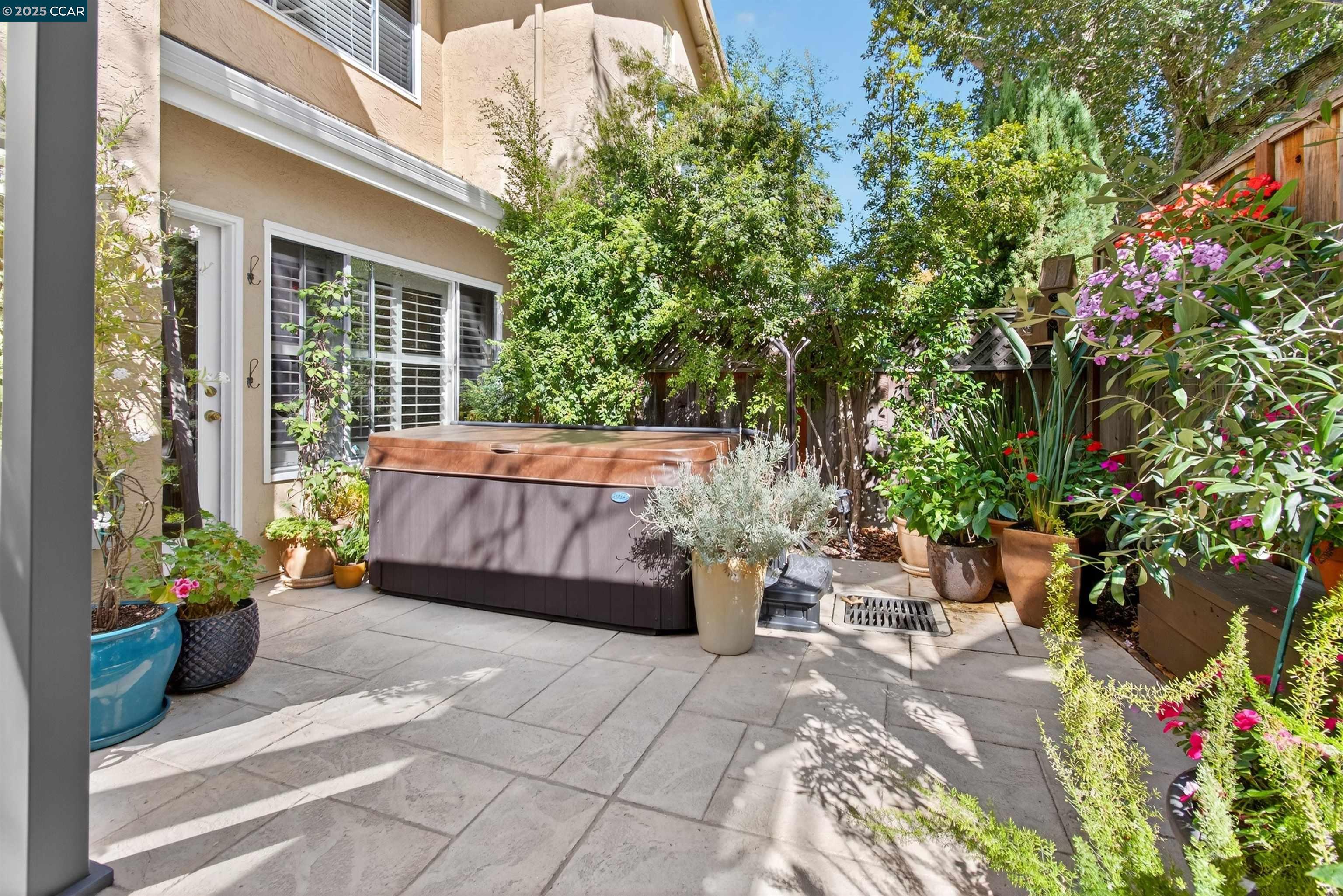 6206 Lakeview Cir