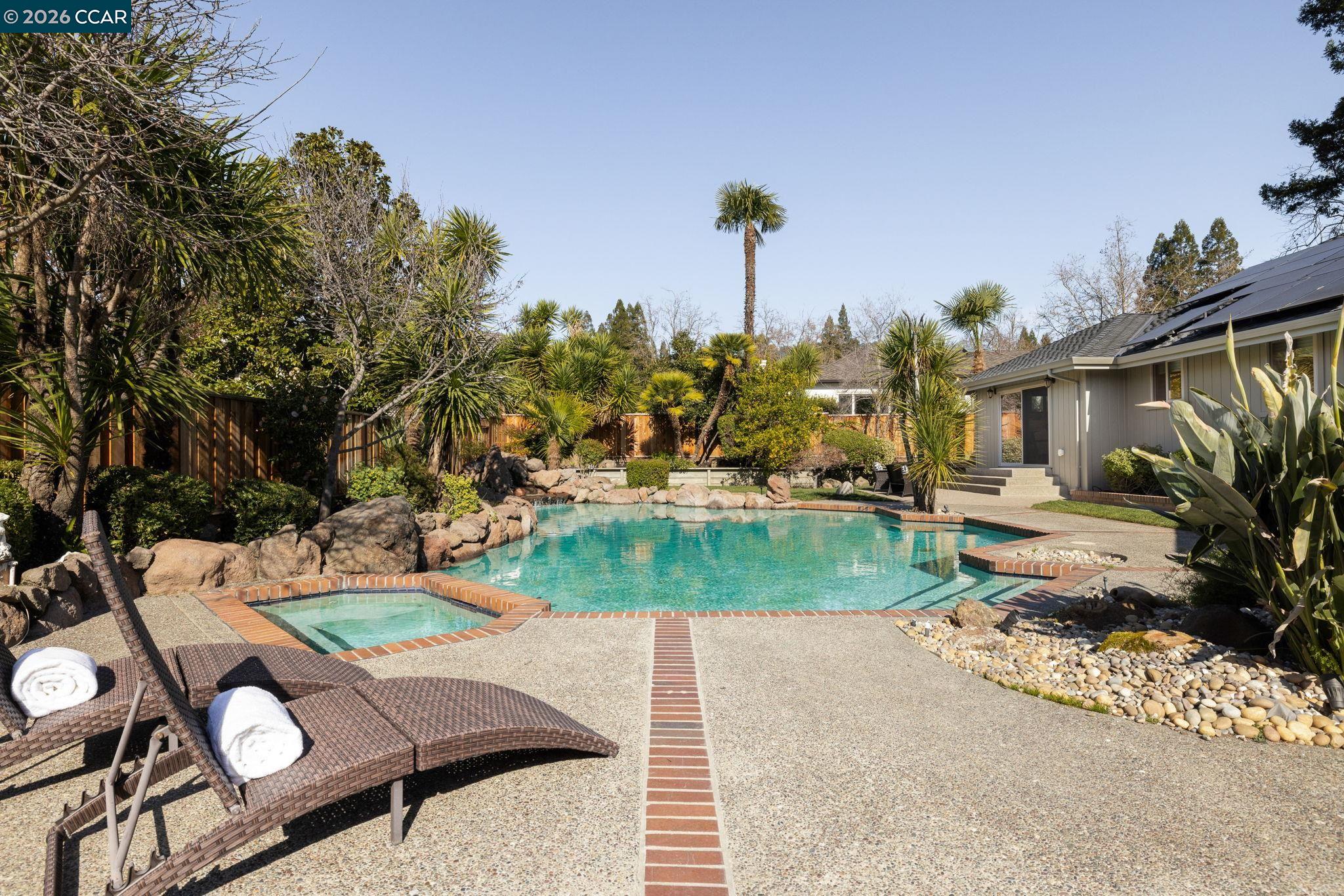 551 Blackhawk Club Dr