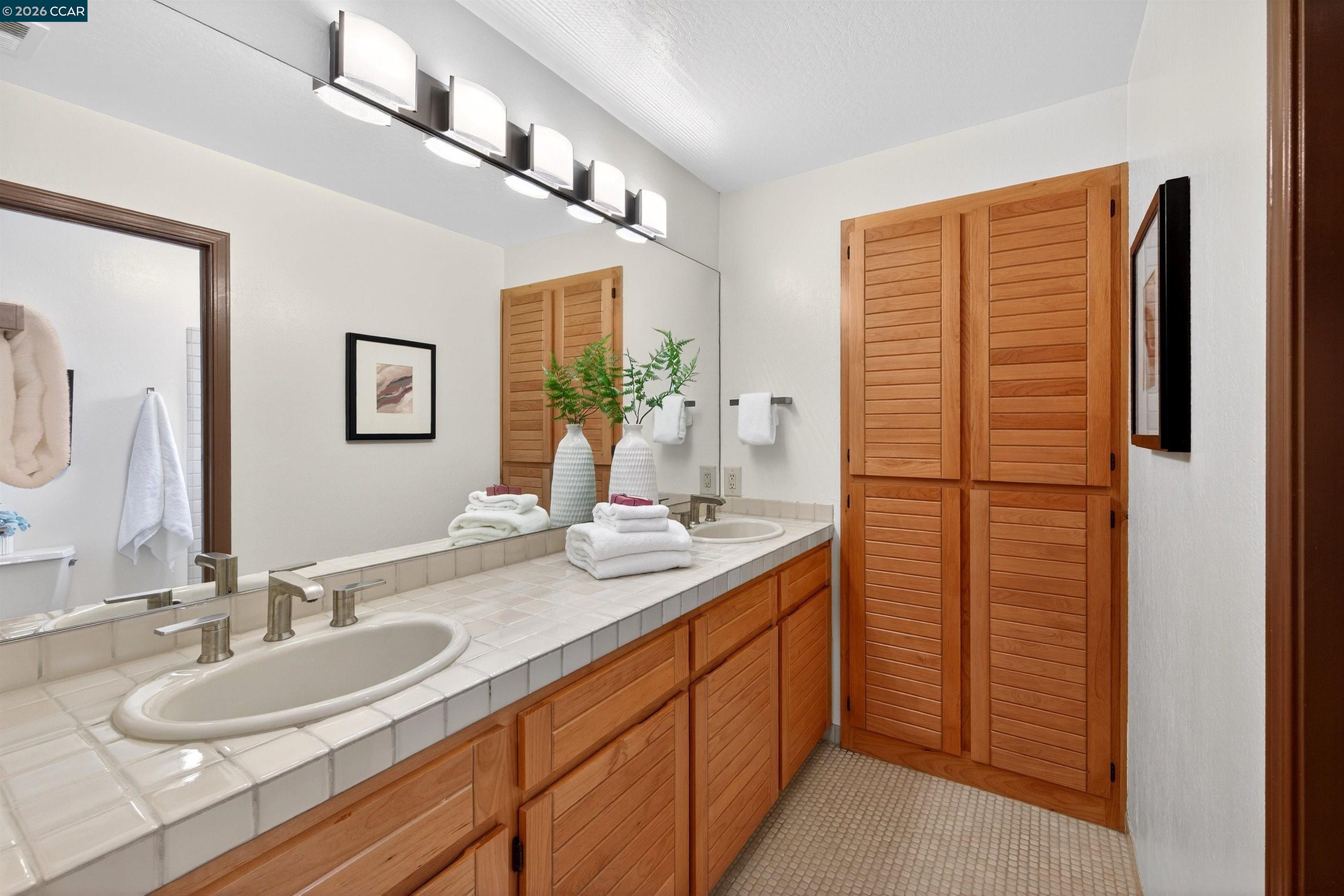 1219 Whispering Oaks Dr