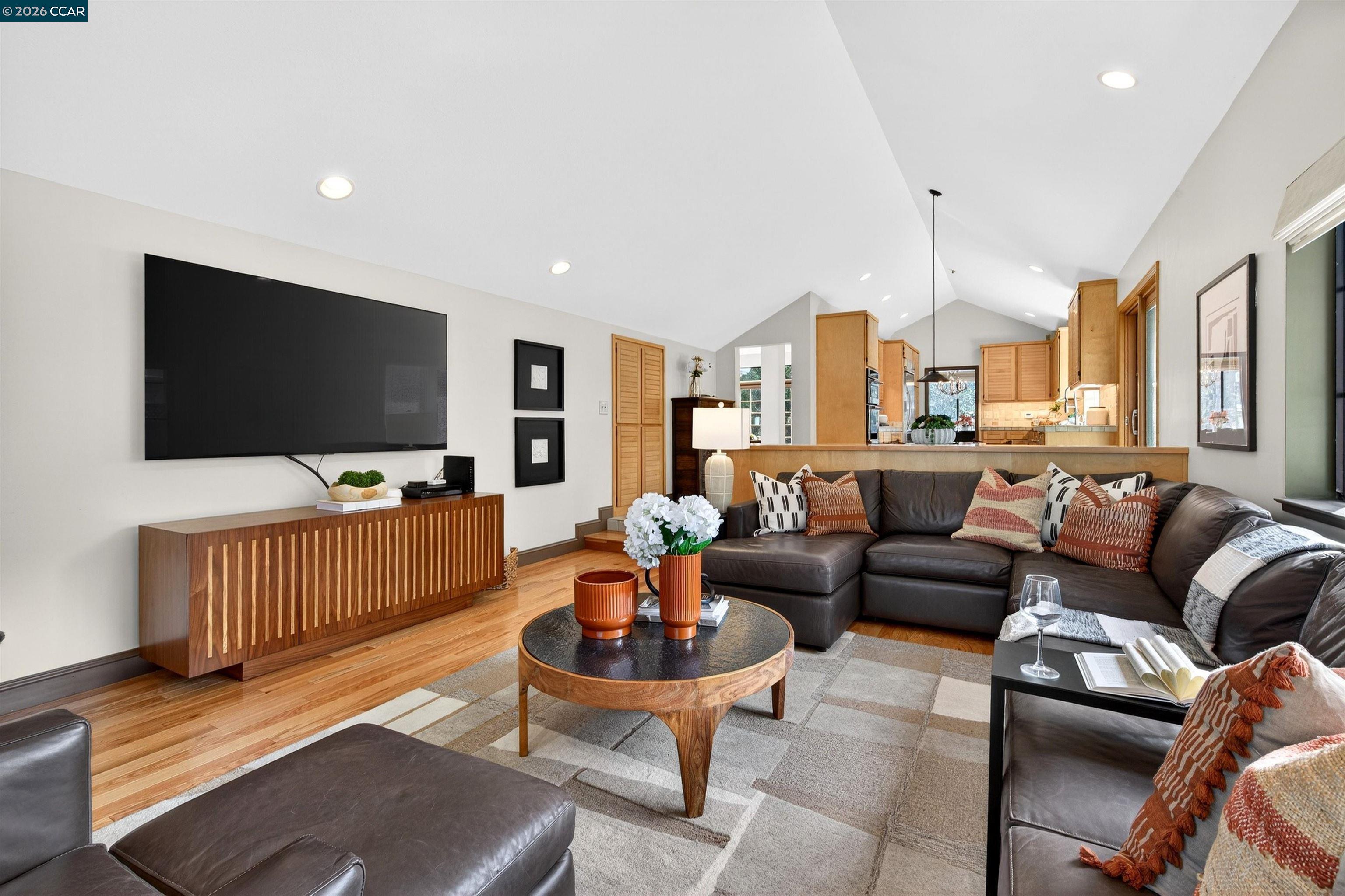 1219 Whispering Oaks Dr