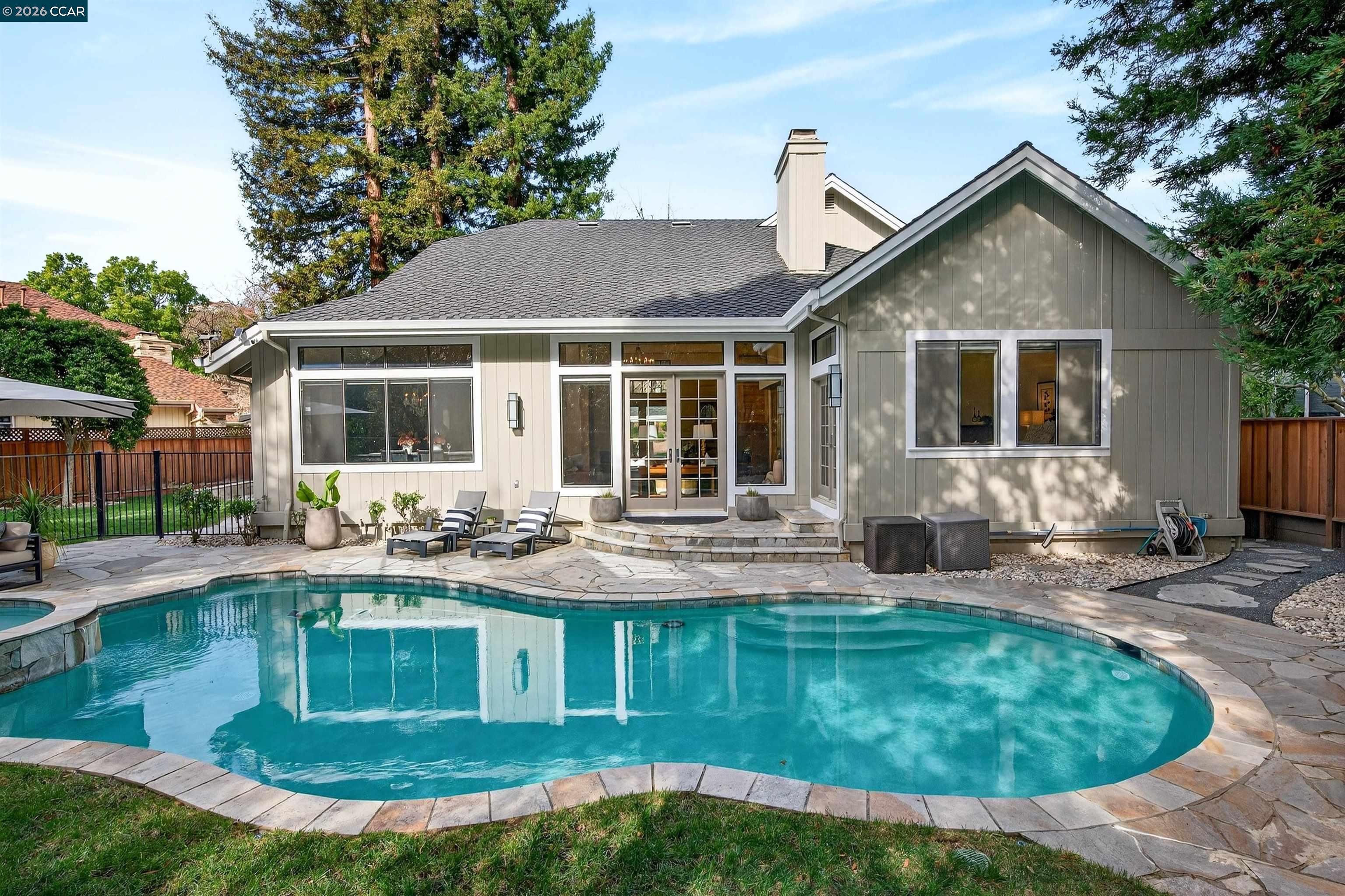 1219 Whispering Oaks Dr