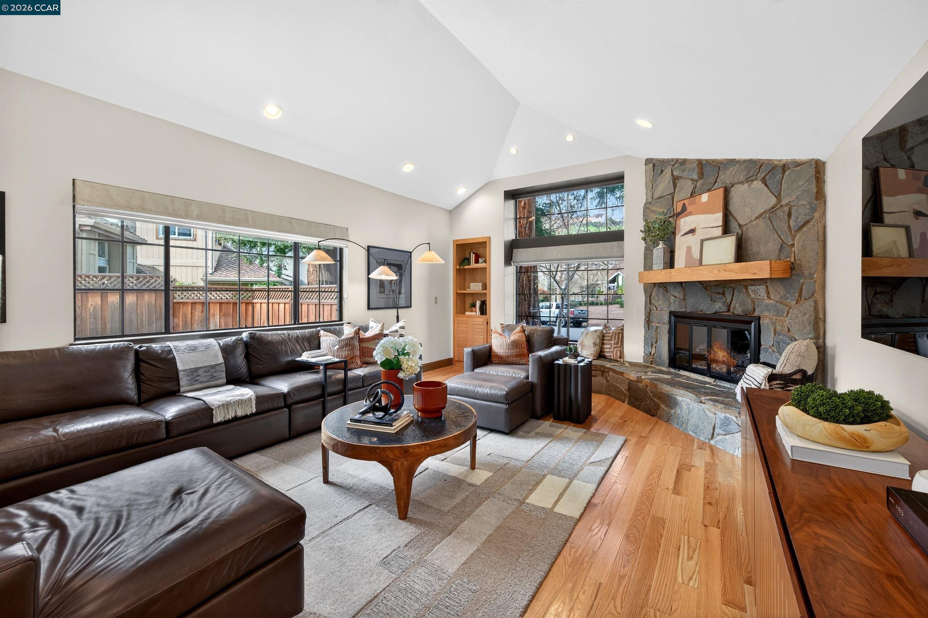 1219 Whispering Oaks Dr