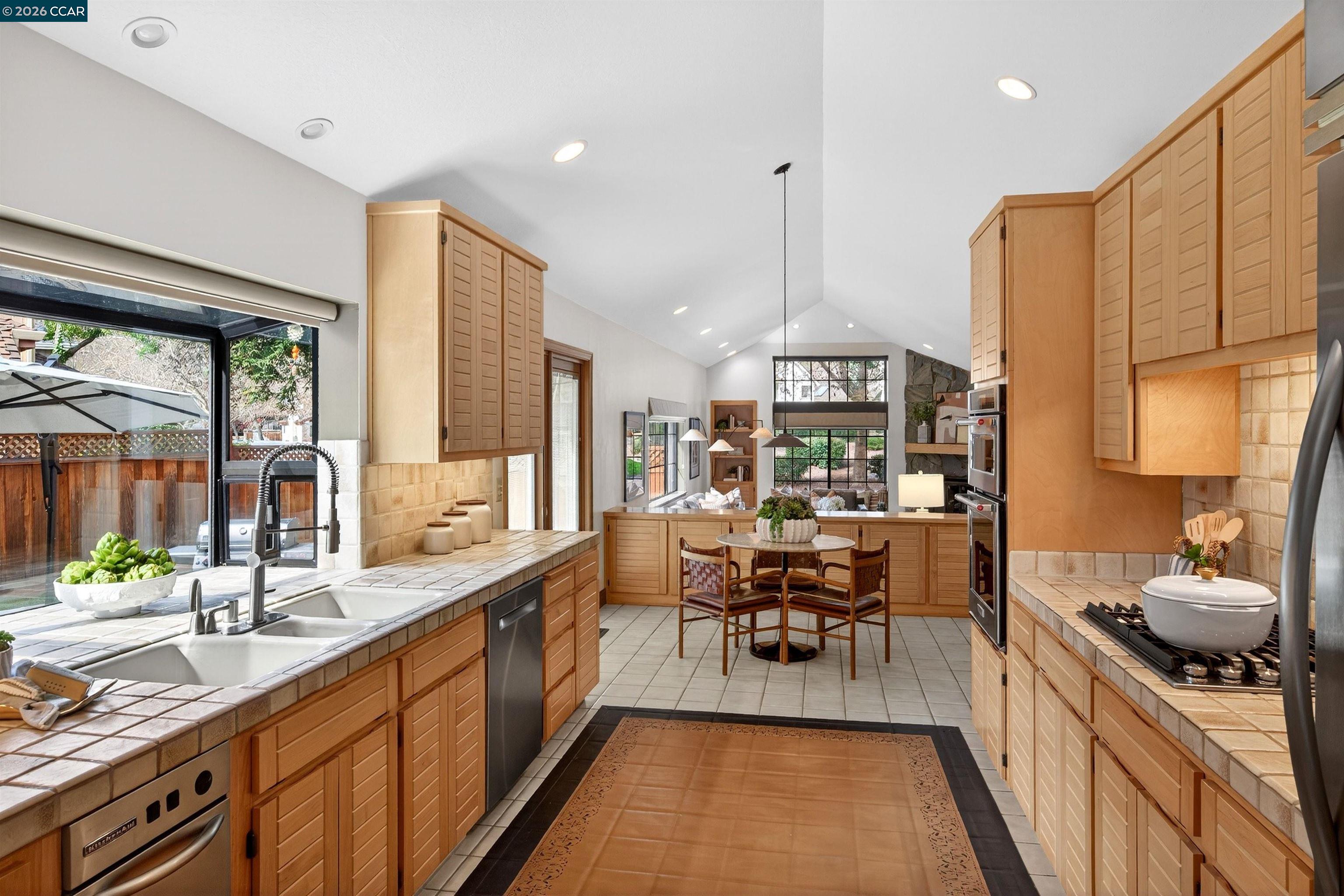 1219 Whispering Oaks Dr