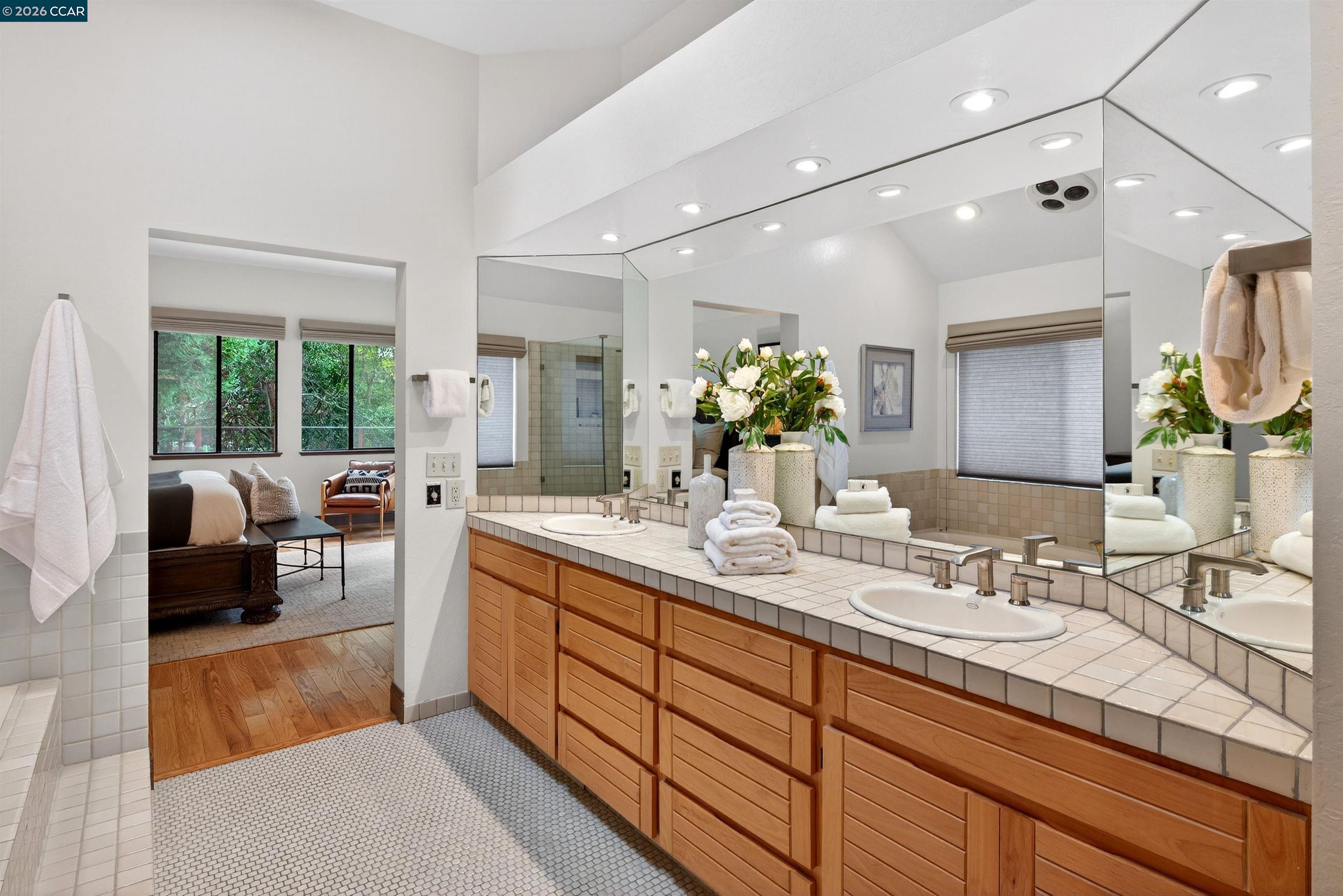 1219 Whispering Oaks Dr