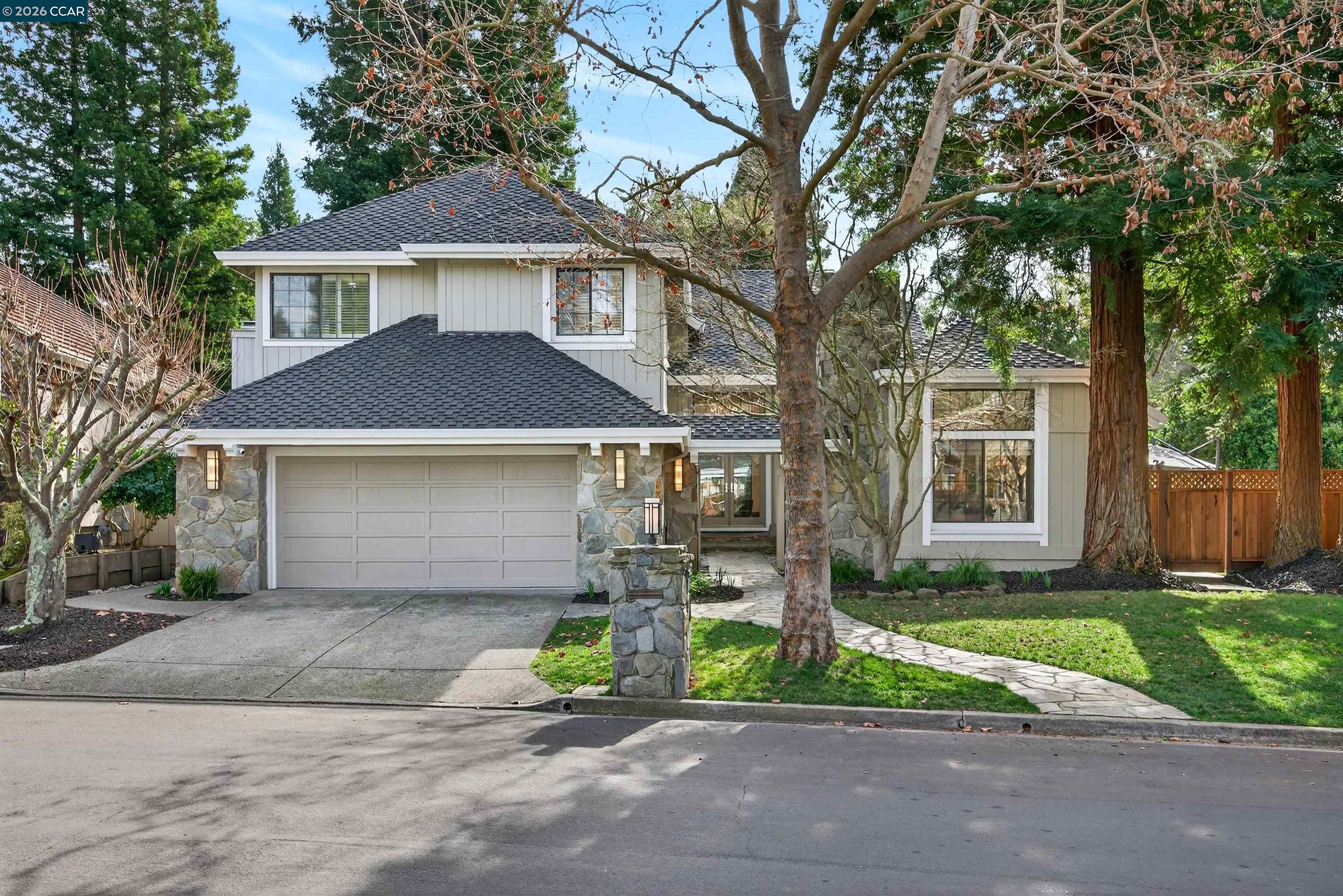 1219 Whispering Oaks Dr