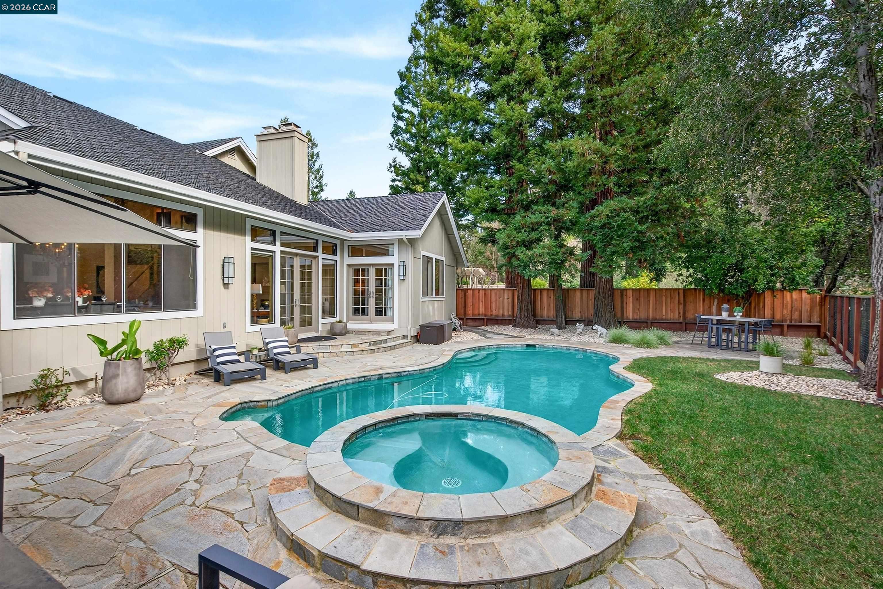 1219 Whispering Oaks Dr