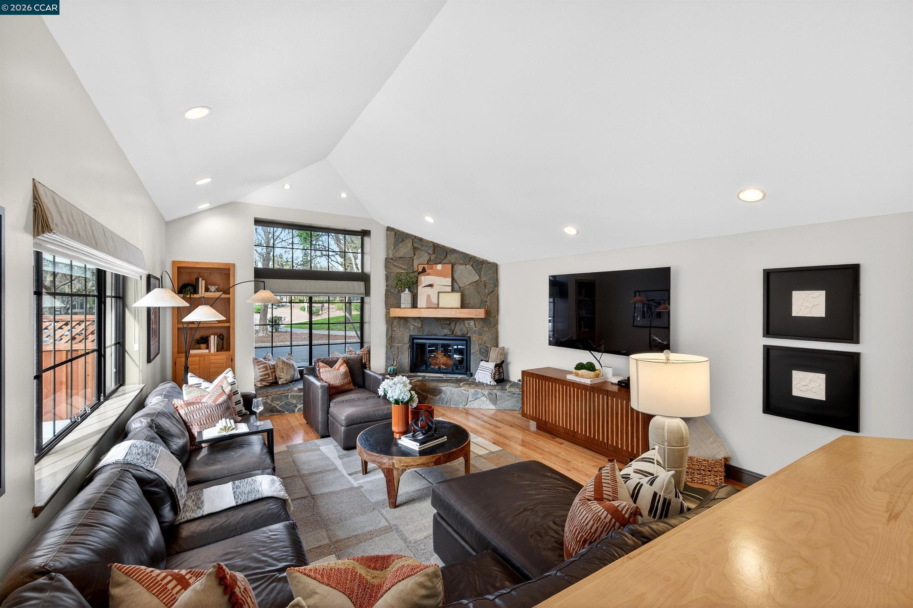 1219 Whispering Oaks Dr