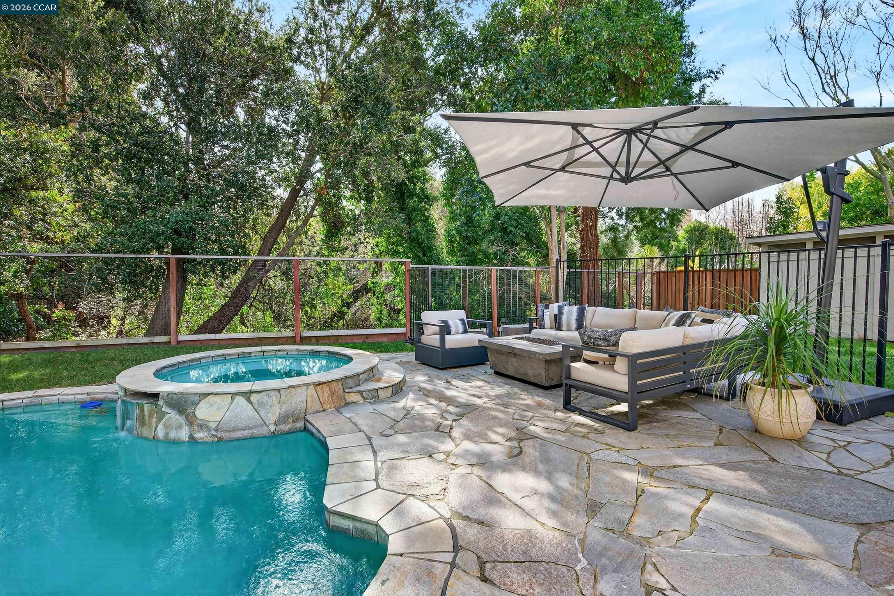 1219 Whispering Oaks Dr