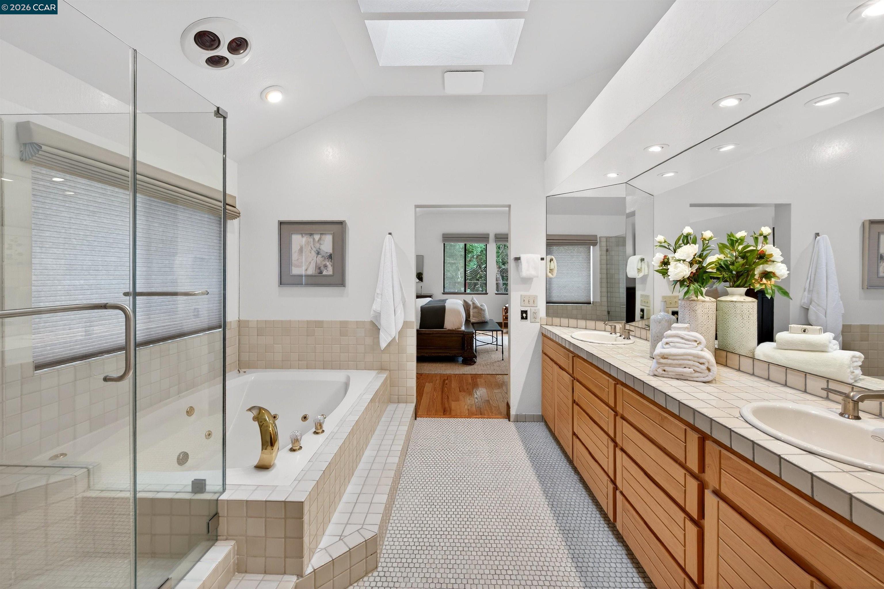 1219 Whispering Oaks Dr