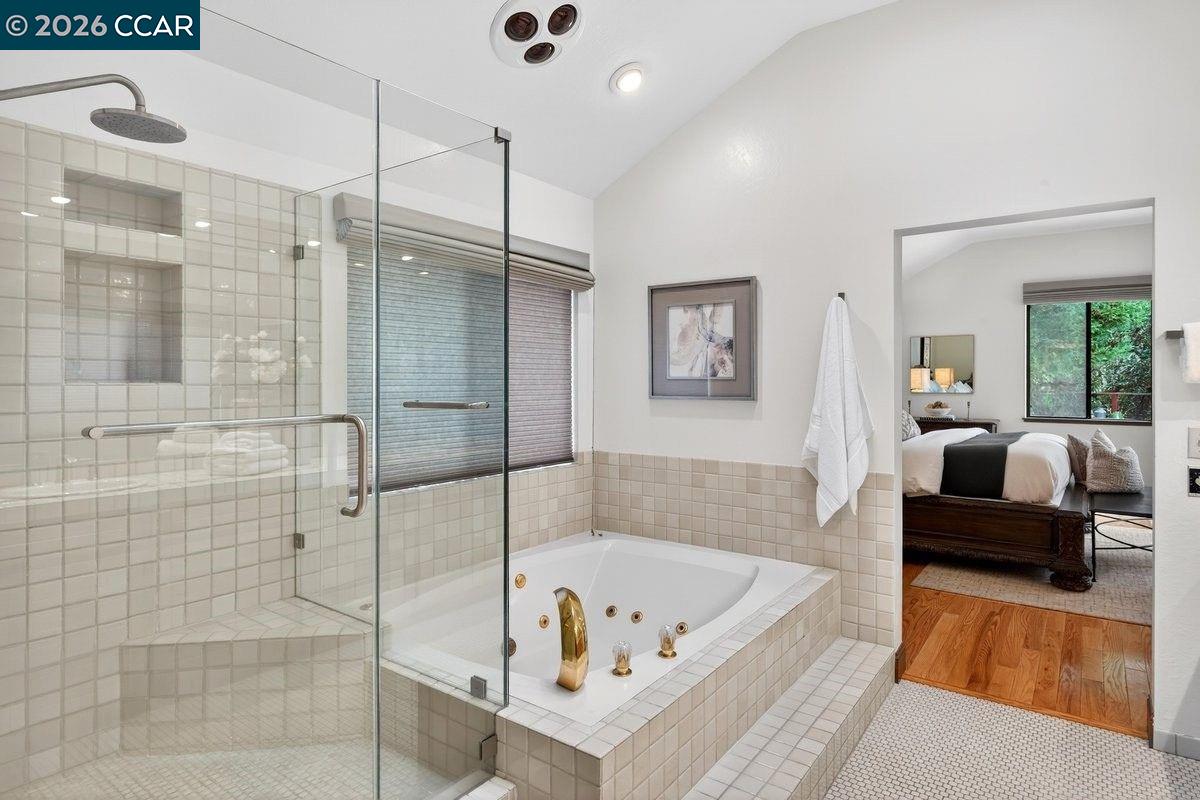 1219 Whispering Oaks Dr