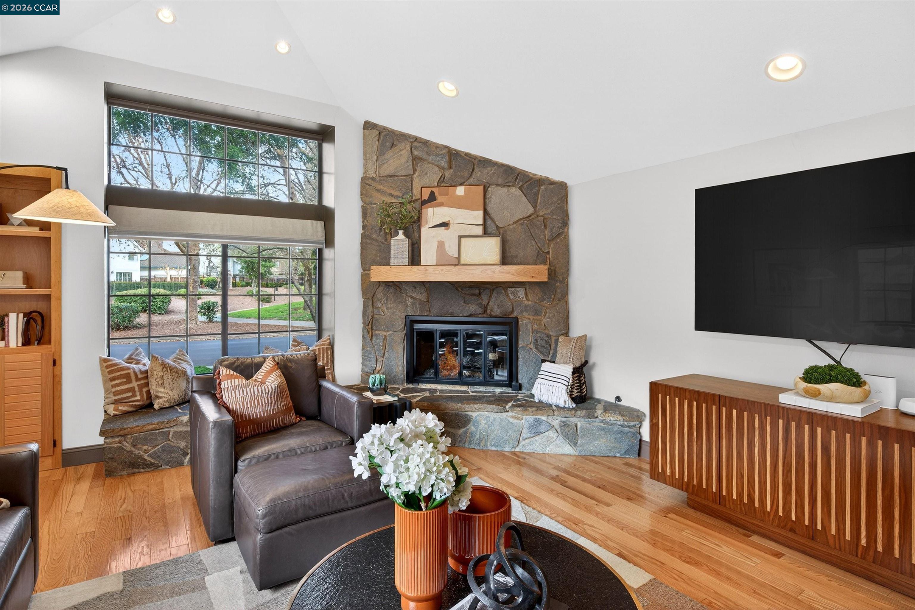 1219 Whispering Oaks Dr