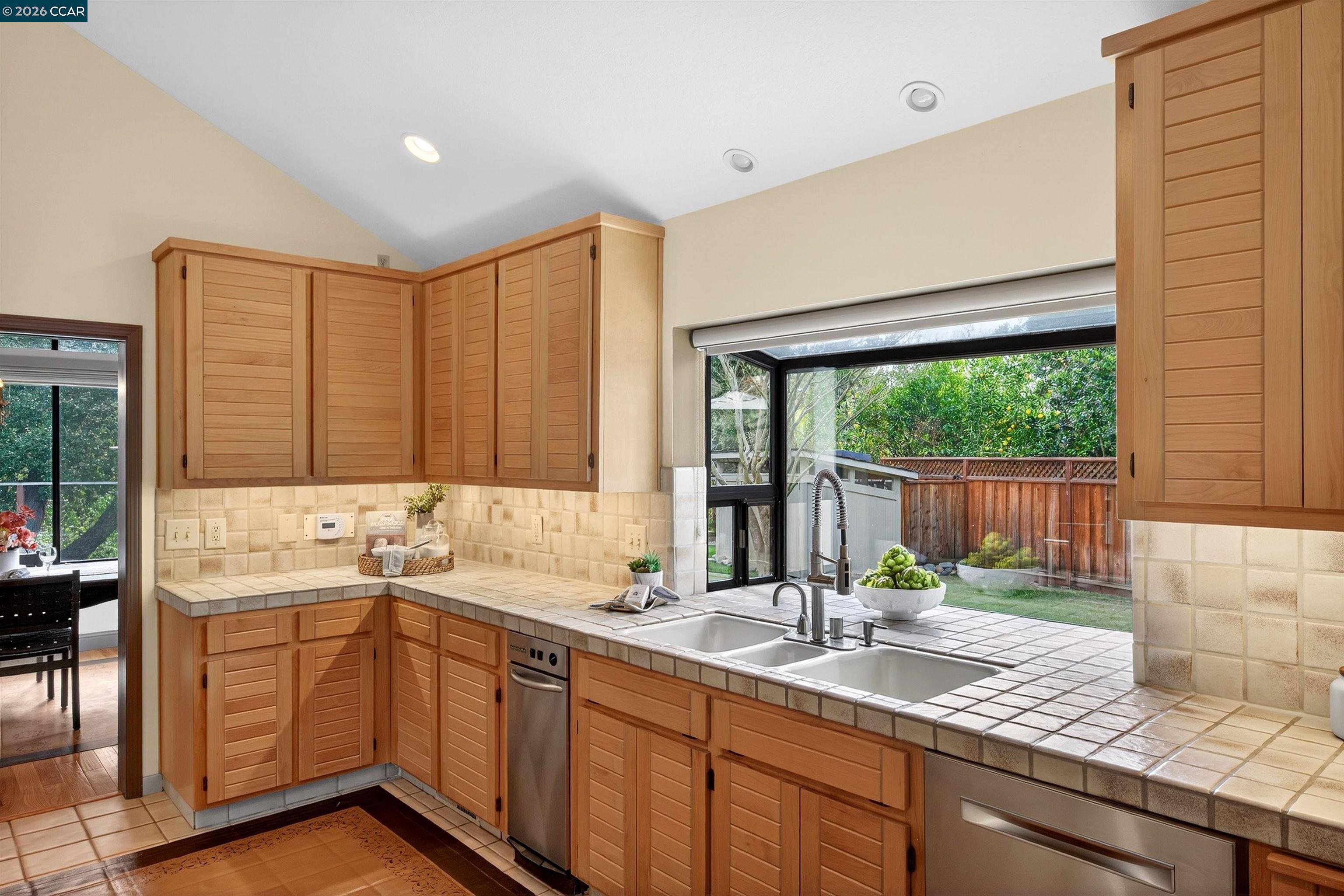 1219 Whispering Oaks Dr