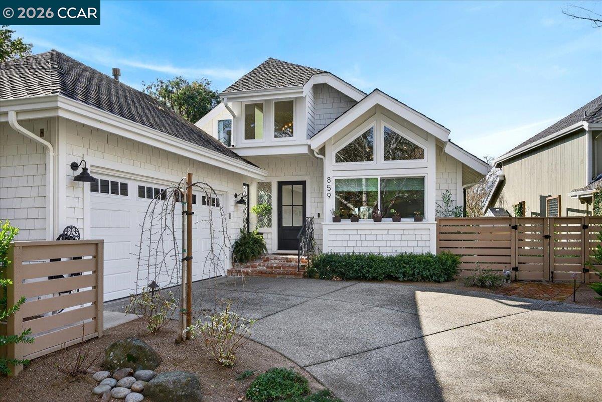 859 Redwood Dr