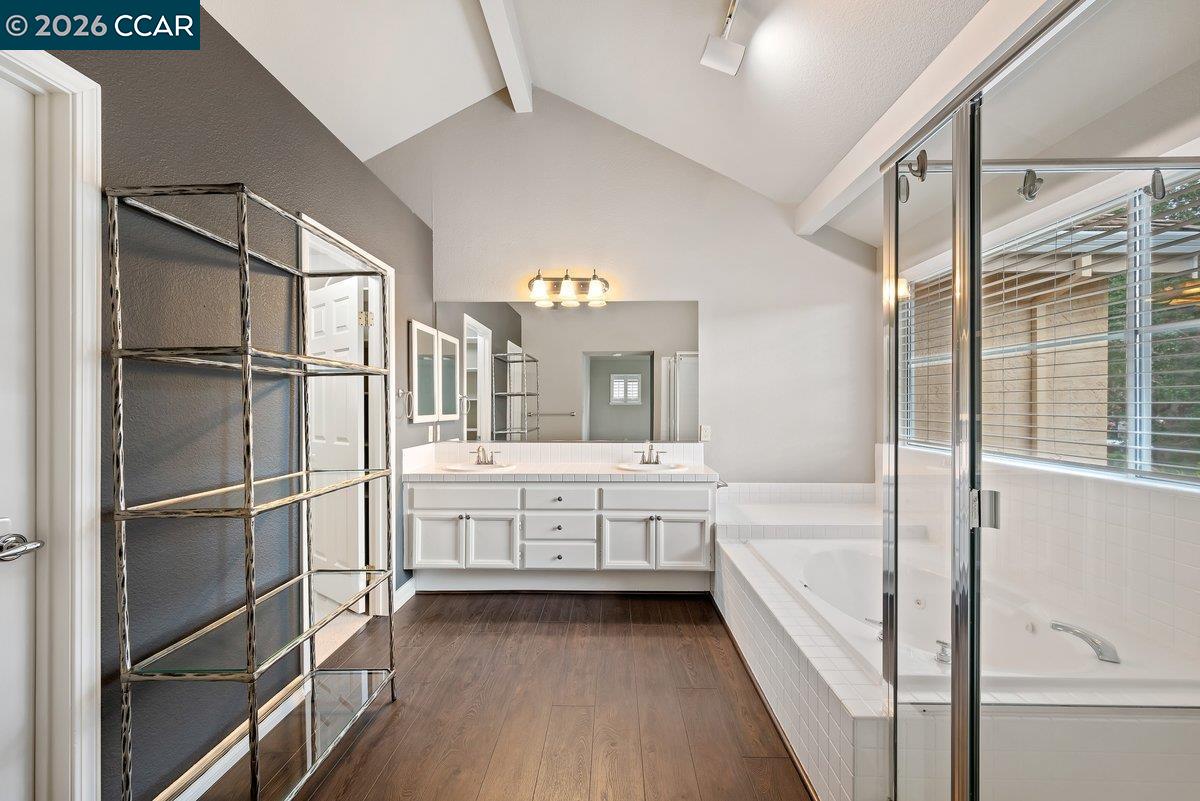 6206 Lakeview Cir