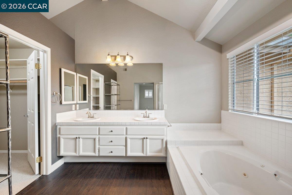 6206 Lakeview Cir