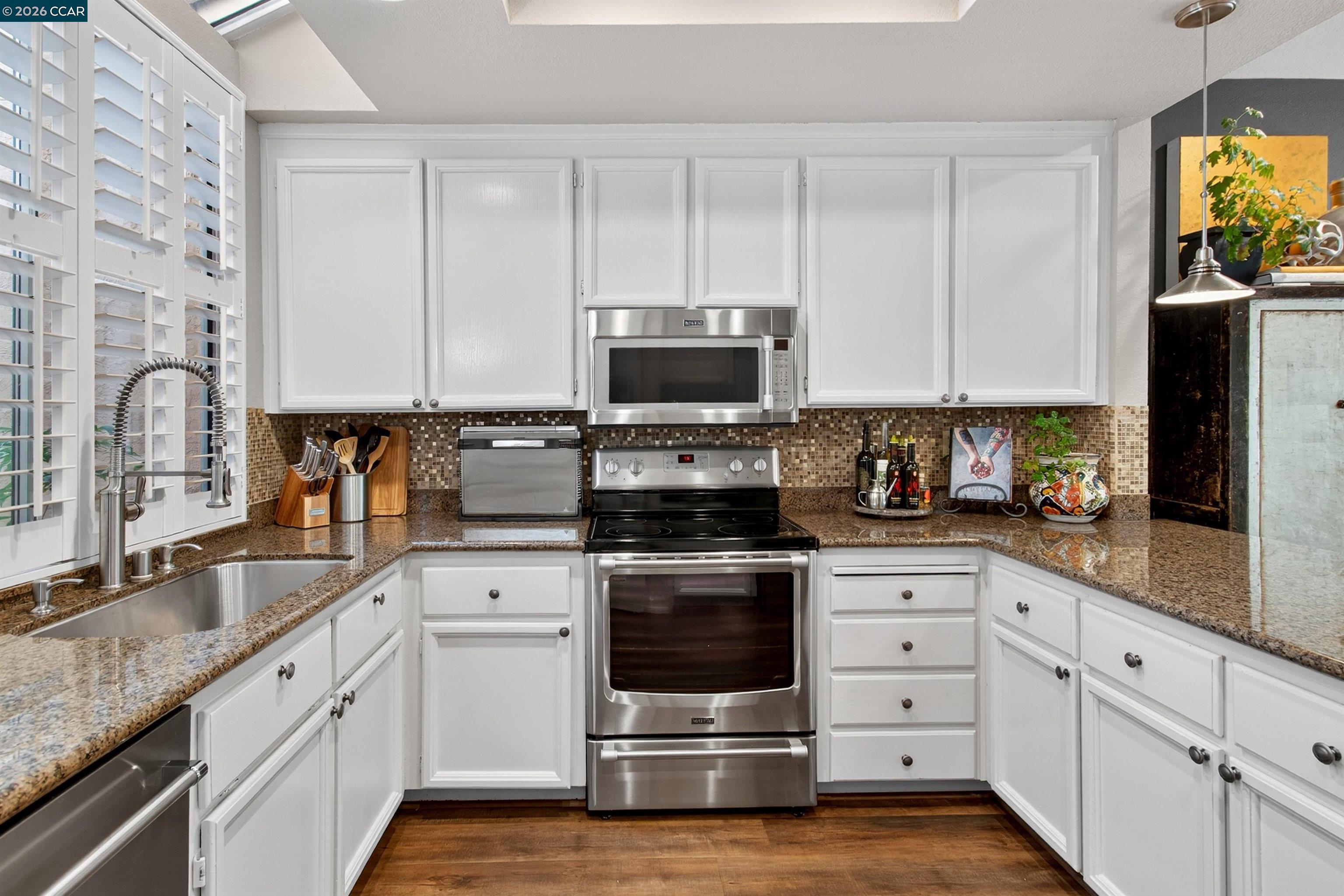 6206 Lakeview Cir