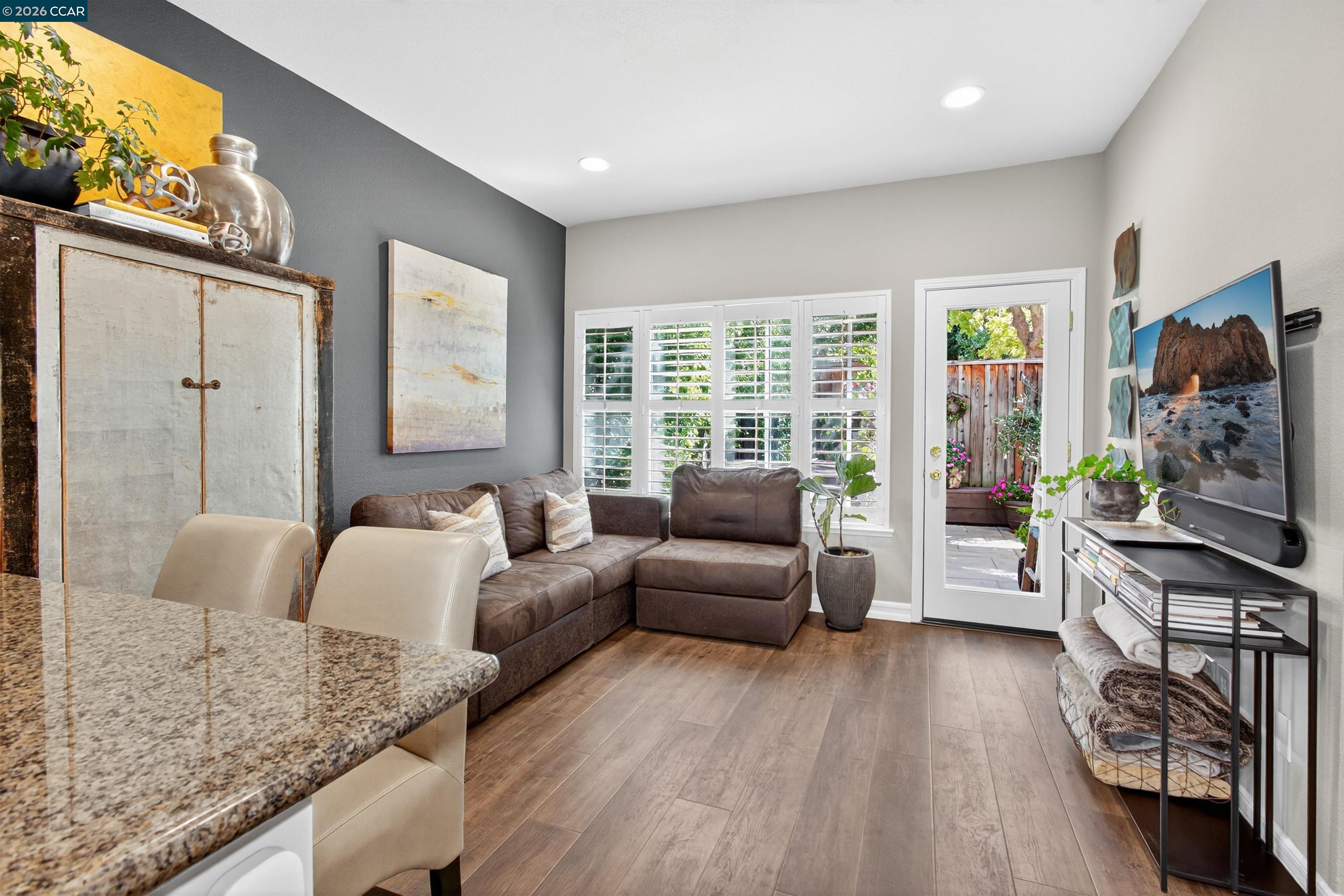 6206 Lakeview Cir