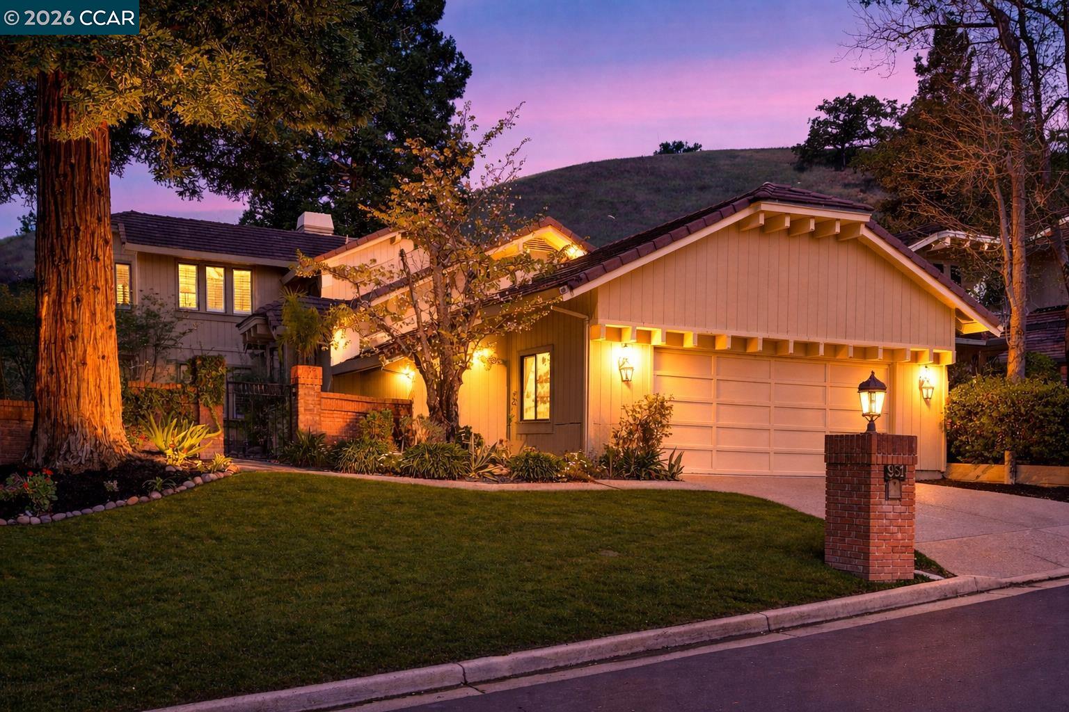 951 Redwood Dr
