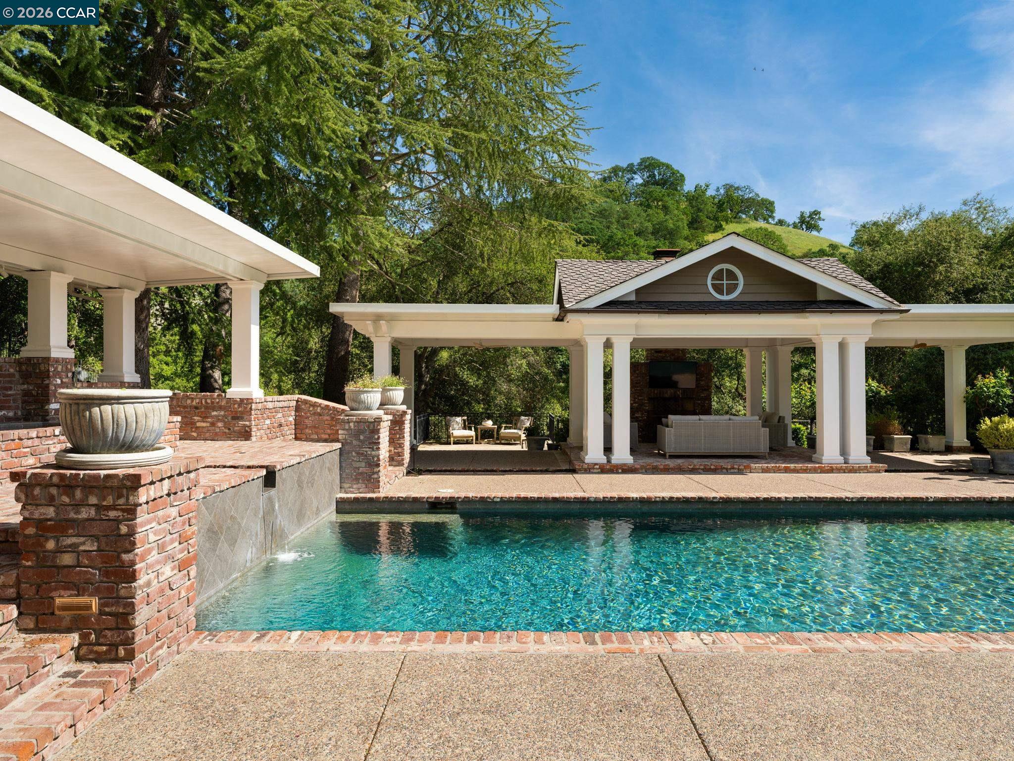 295 Barrington Ln