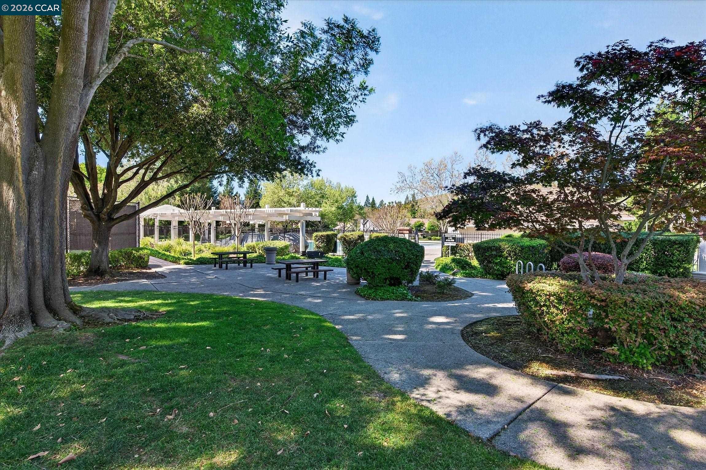 25 Cannes Ct