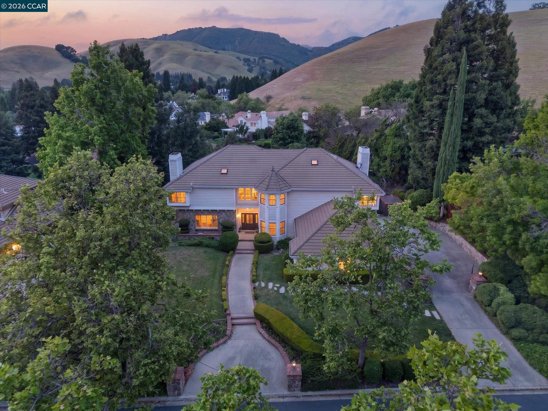 5303 Blackhawk Dr