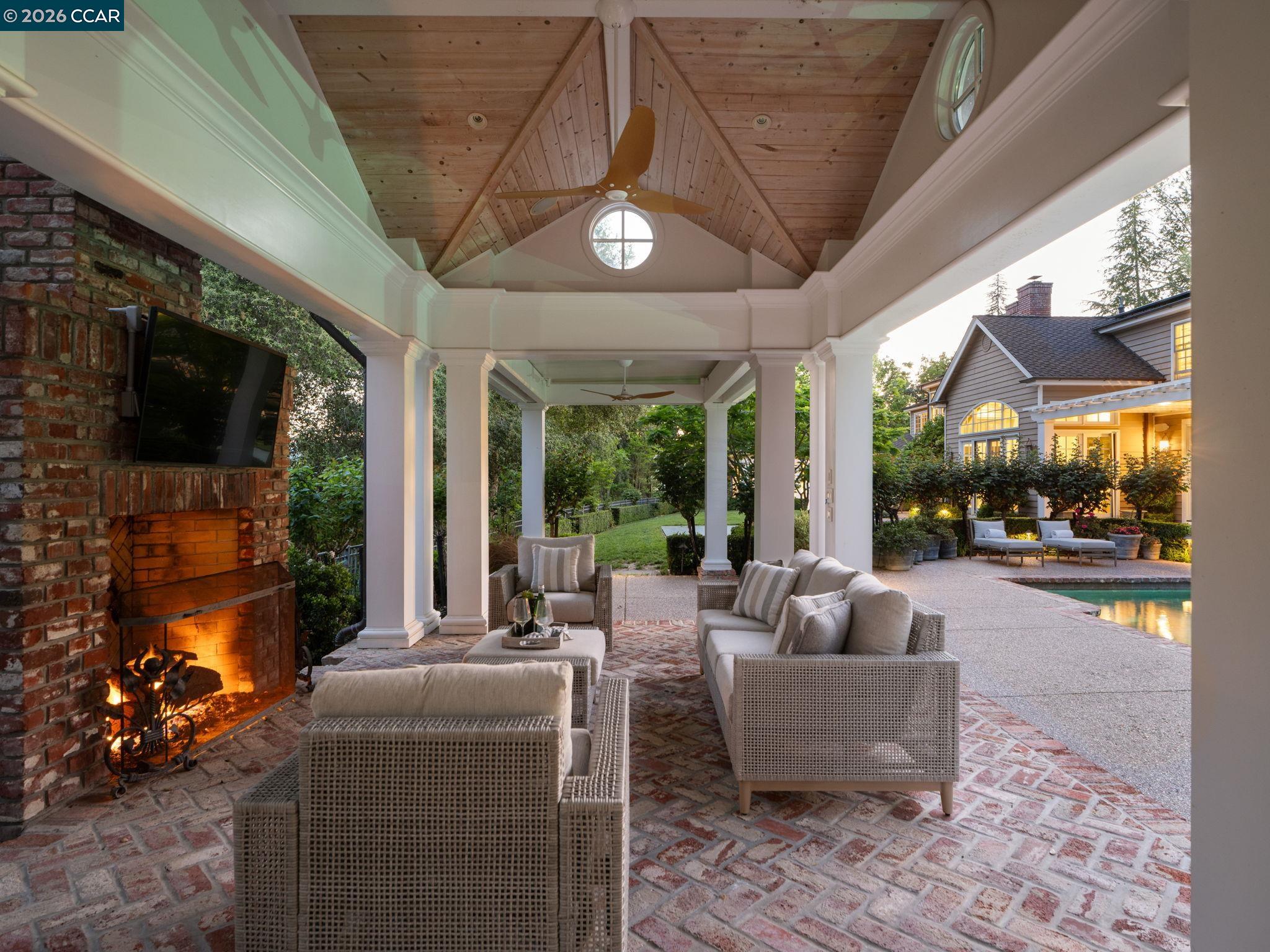 295 Barrington Ln