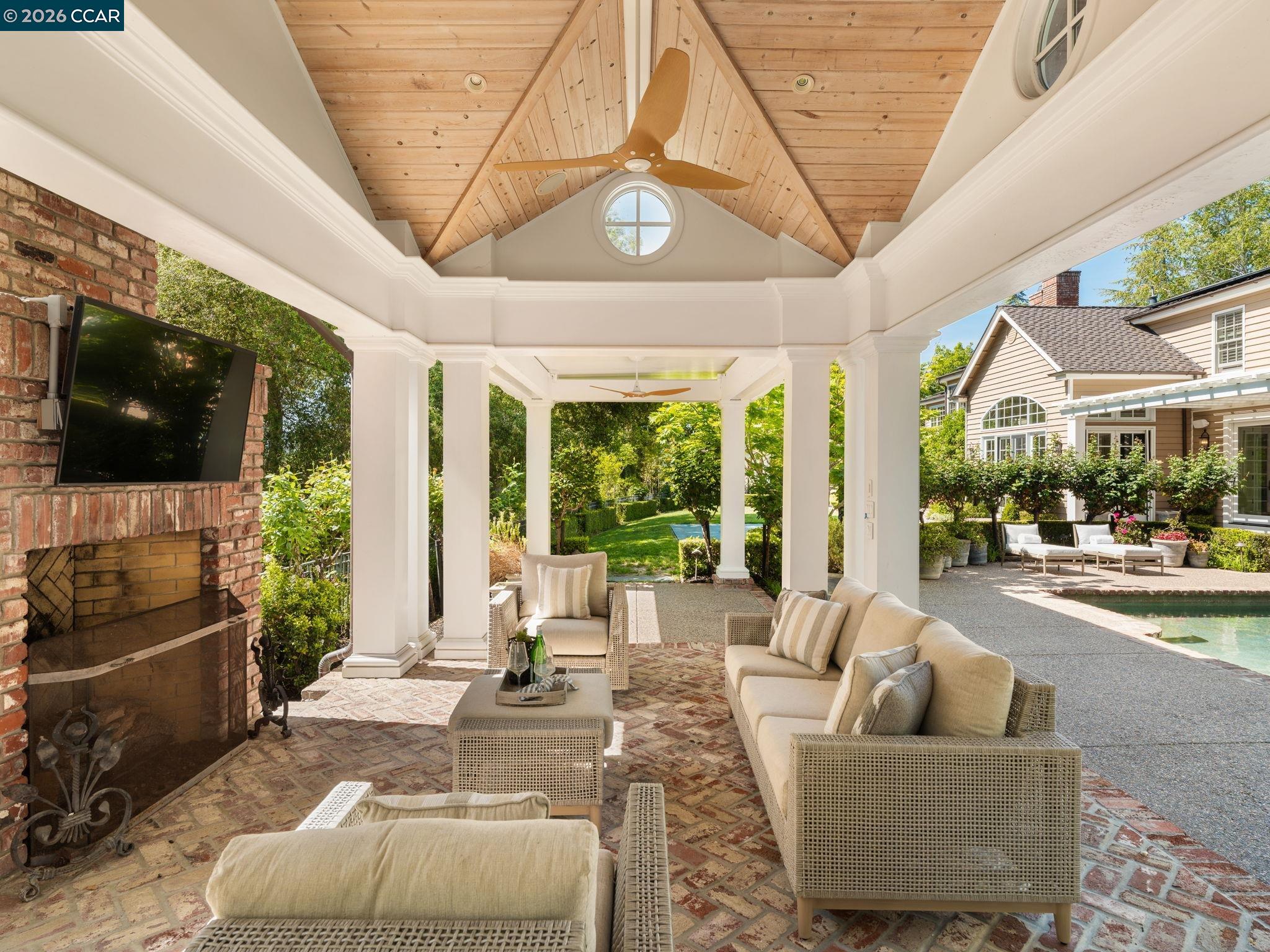 295 Barrington Ln