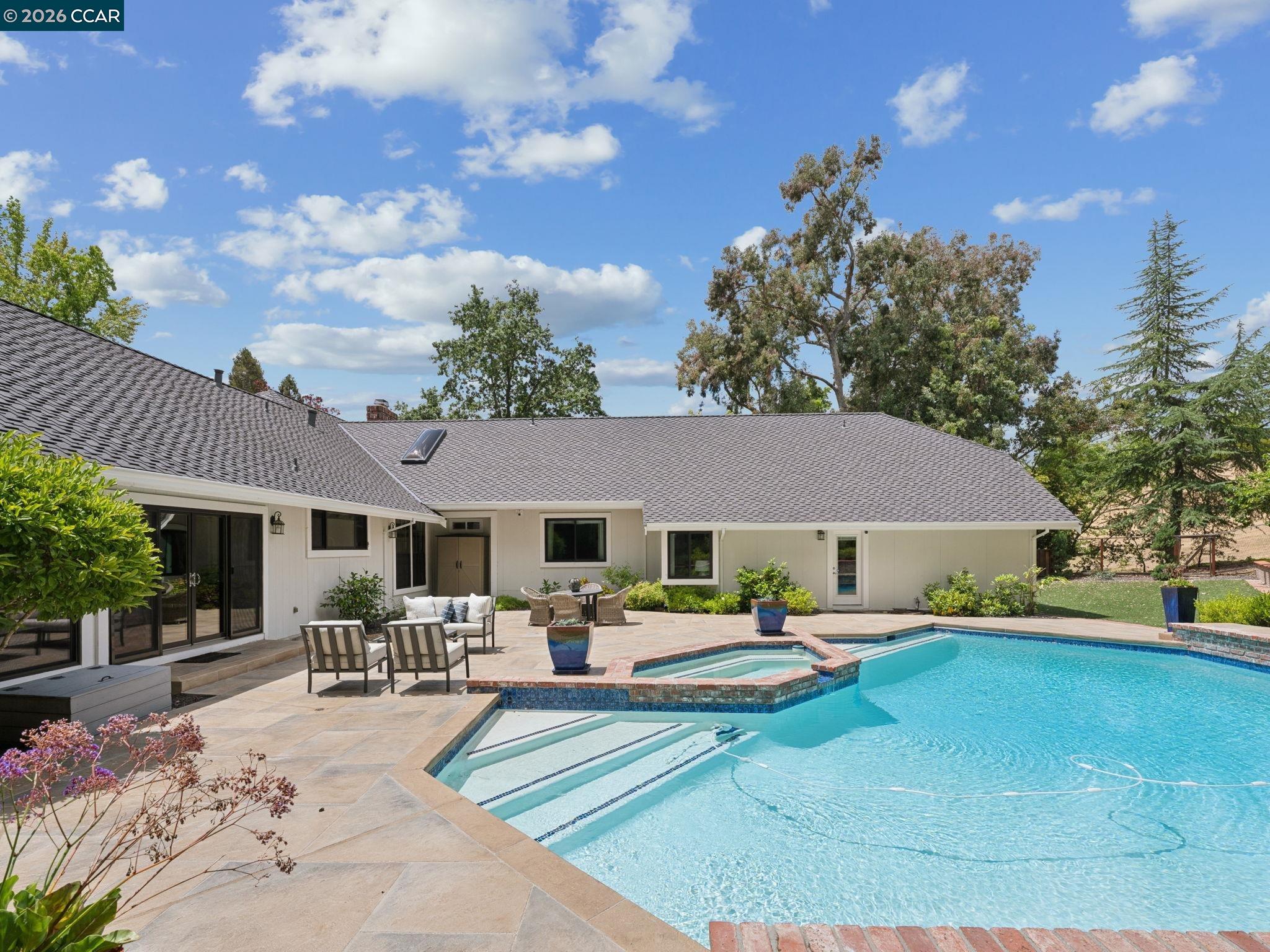 2705 Mossy Oak Dr