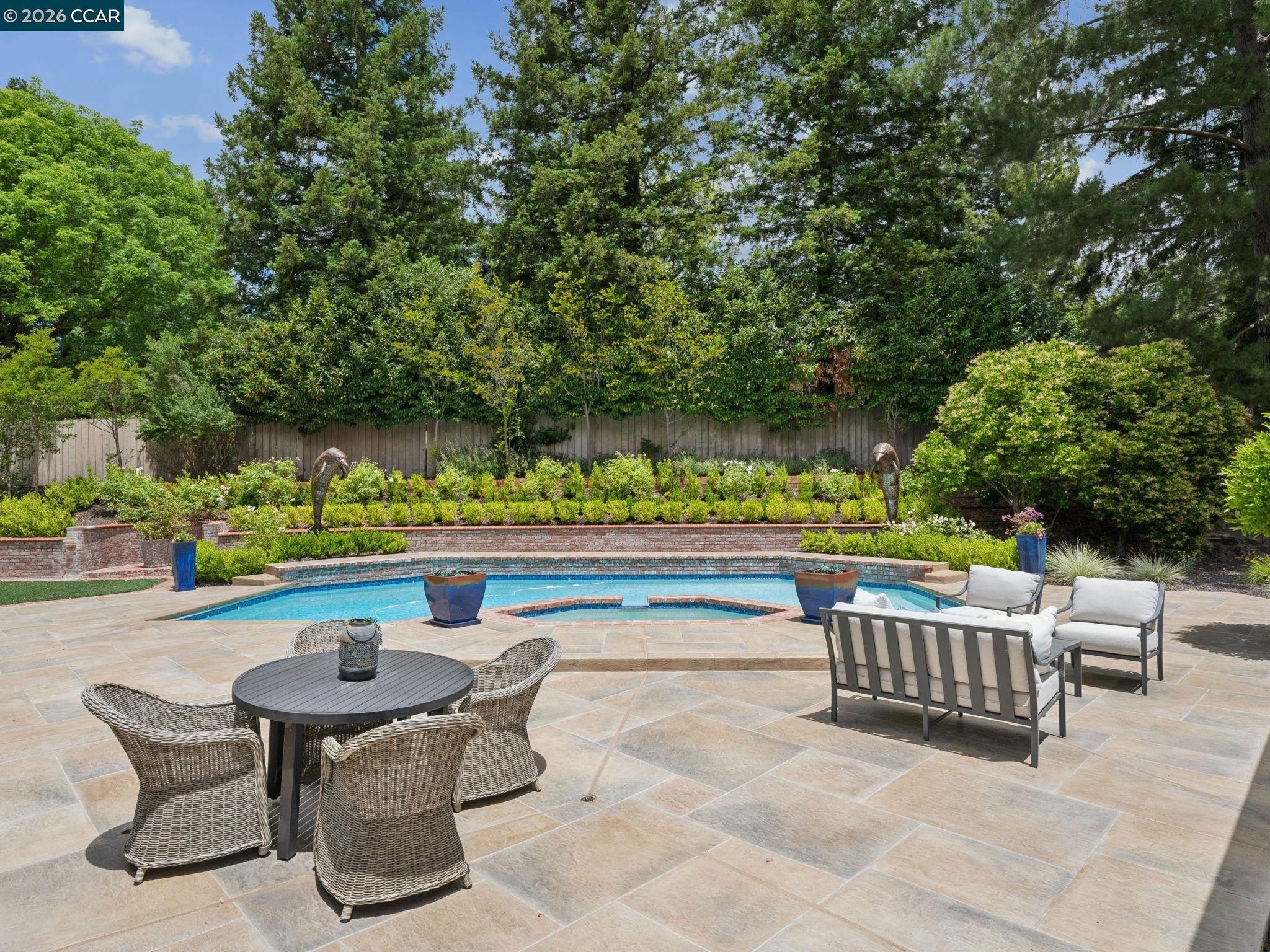 2705 Mossy Oak Dr